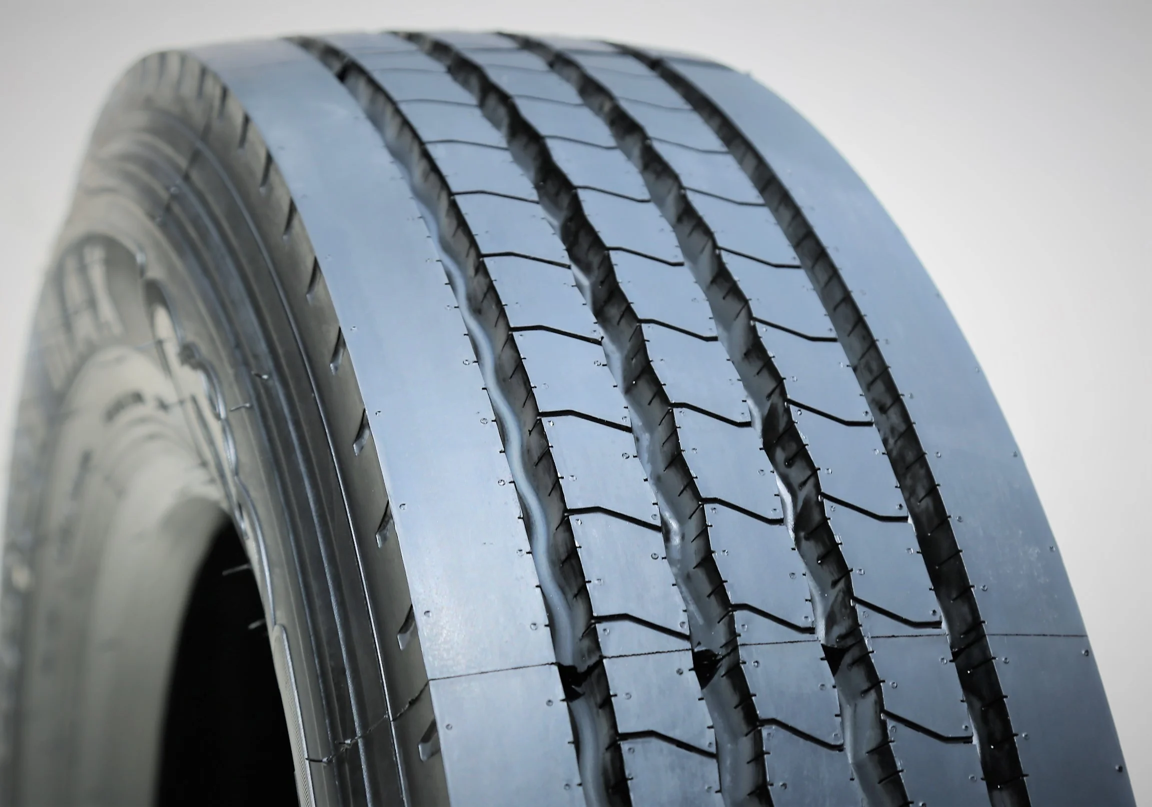 Green Max GAR202 225/70R19.5 Load G 14 Ply All Position Commercial Tire - Inhomebuy