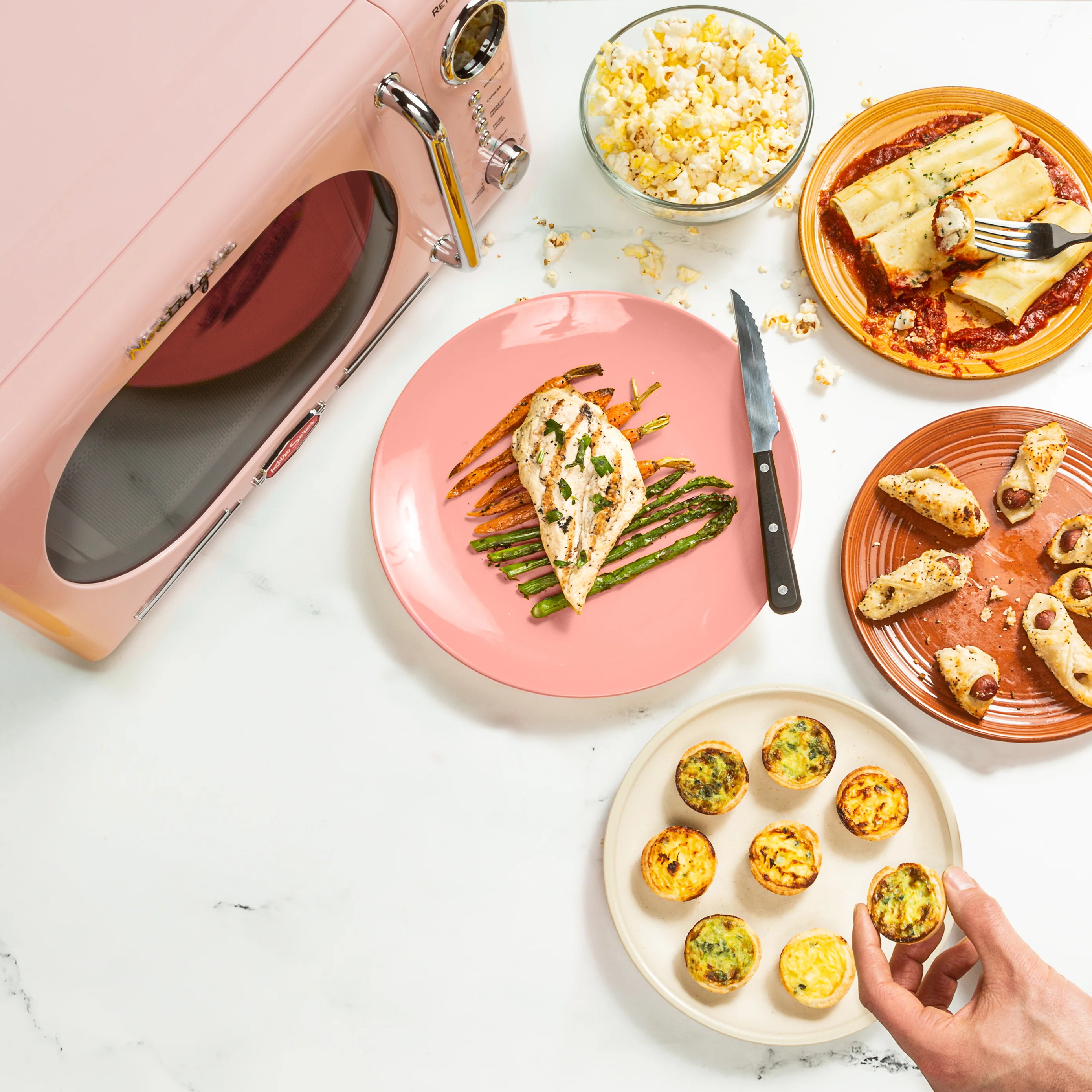 Retro 0.7 Cubic Foot Countertop Microwave Oven, Pink - Inhomebuy