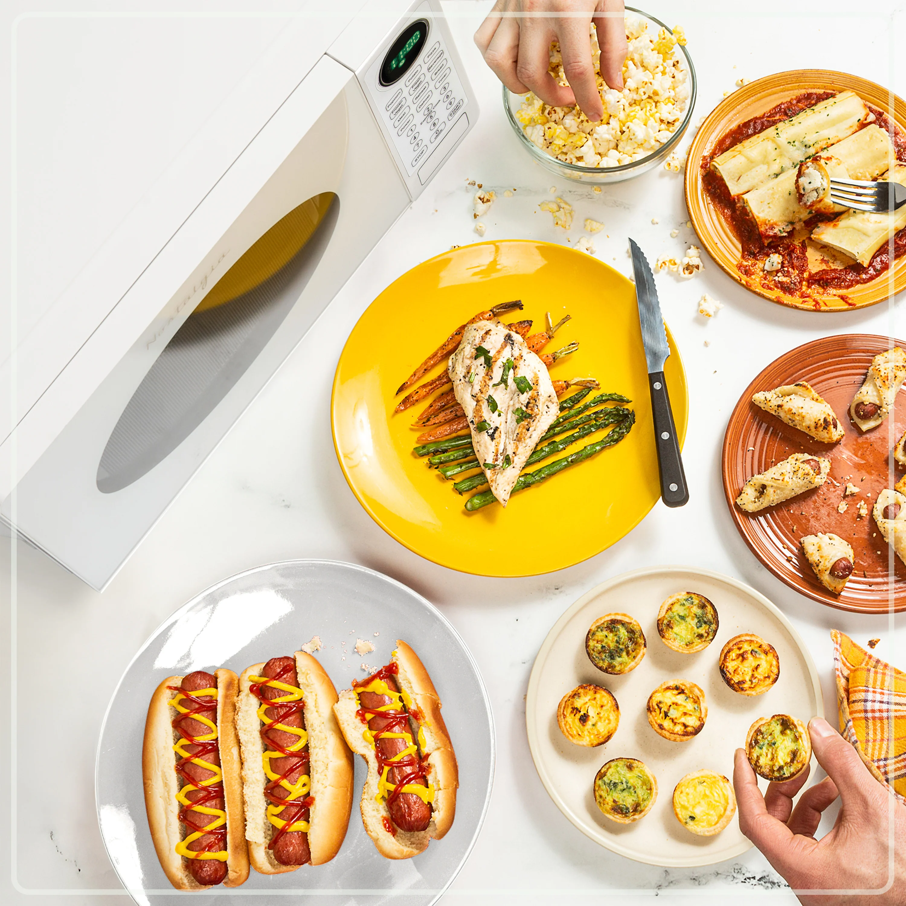 Retro 0.7 Cu Ft Retro Microwave + Accessory Bundle - Inhomebuy