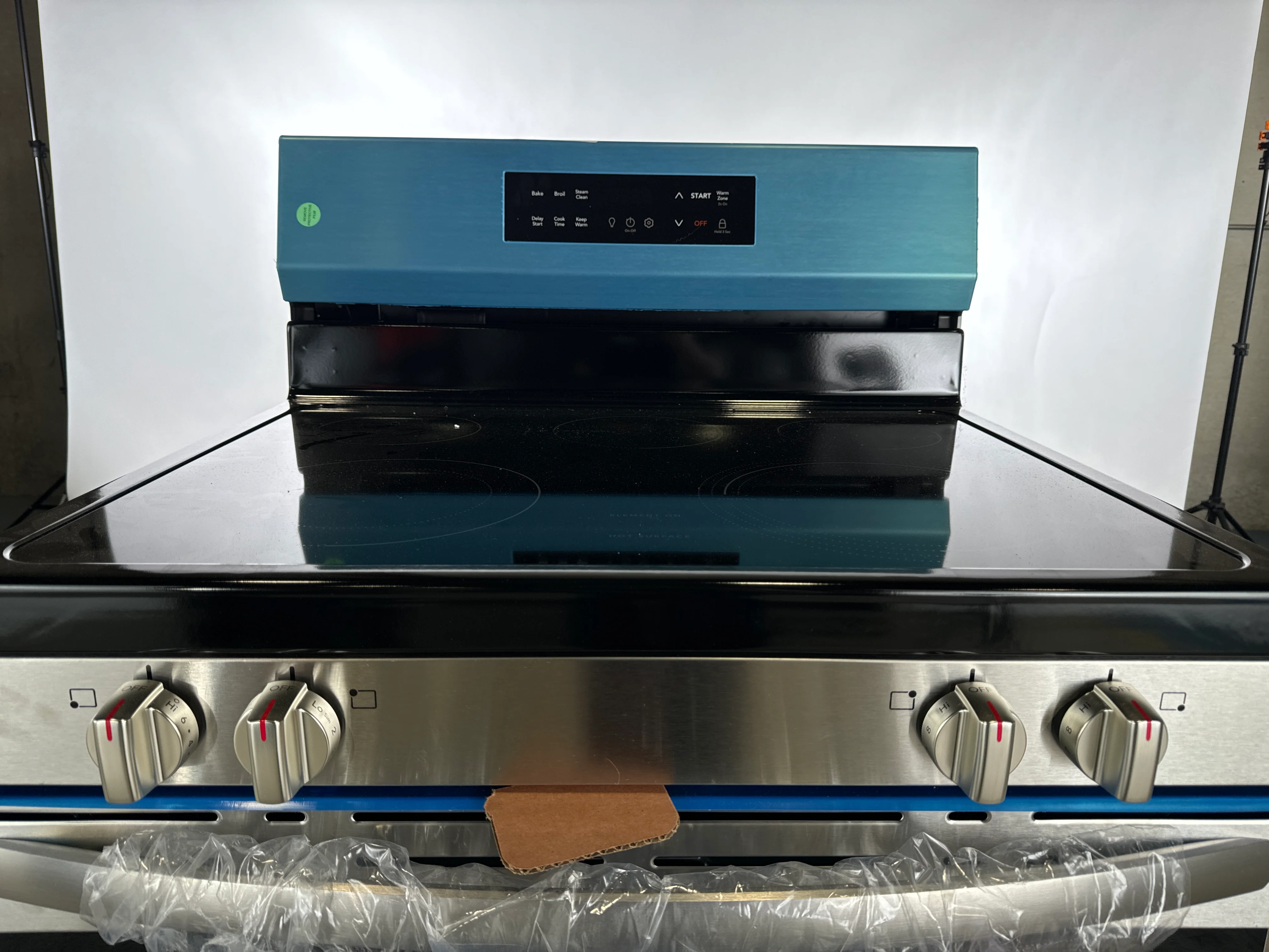 FRIGIDAIRE 30 IN 5.3 CU FT. ELECTRIC FREESTANDING RANGE WITH EVENTEMP COOKTOP - FCRE306CAS - Inhomebuy