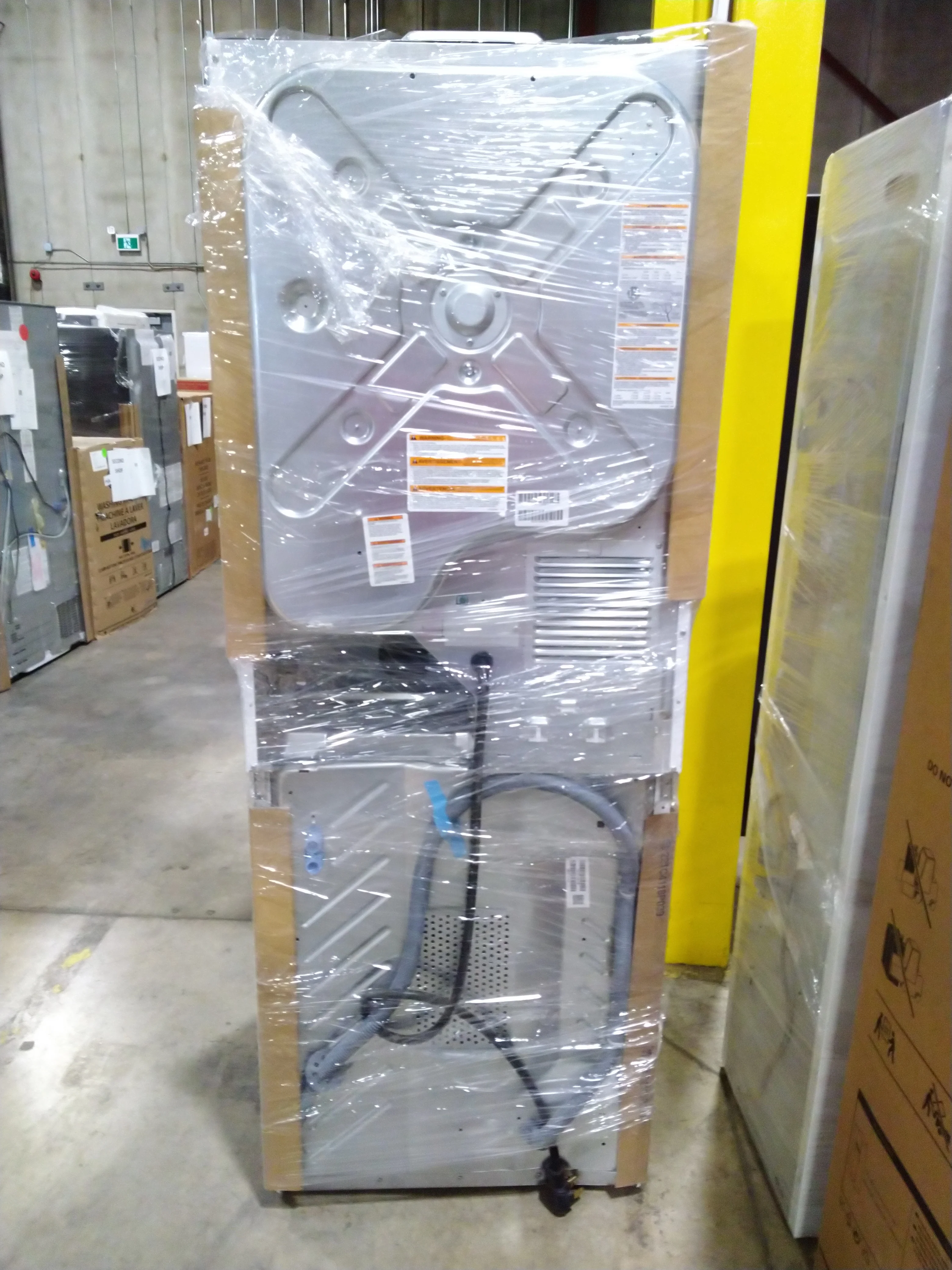 FRIGIDAIRE 27 IN. WHITE ELECTRIC 4.5 CU. FT. IEC WASHER AND 5.5 CU. FT. DRYER LAUNDRY CENTRE - FLCE7 - Inhomebuy