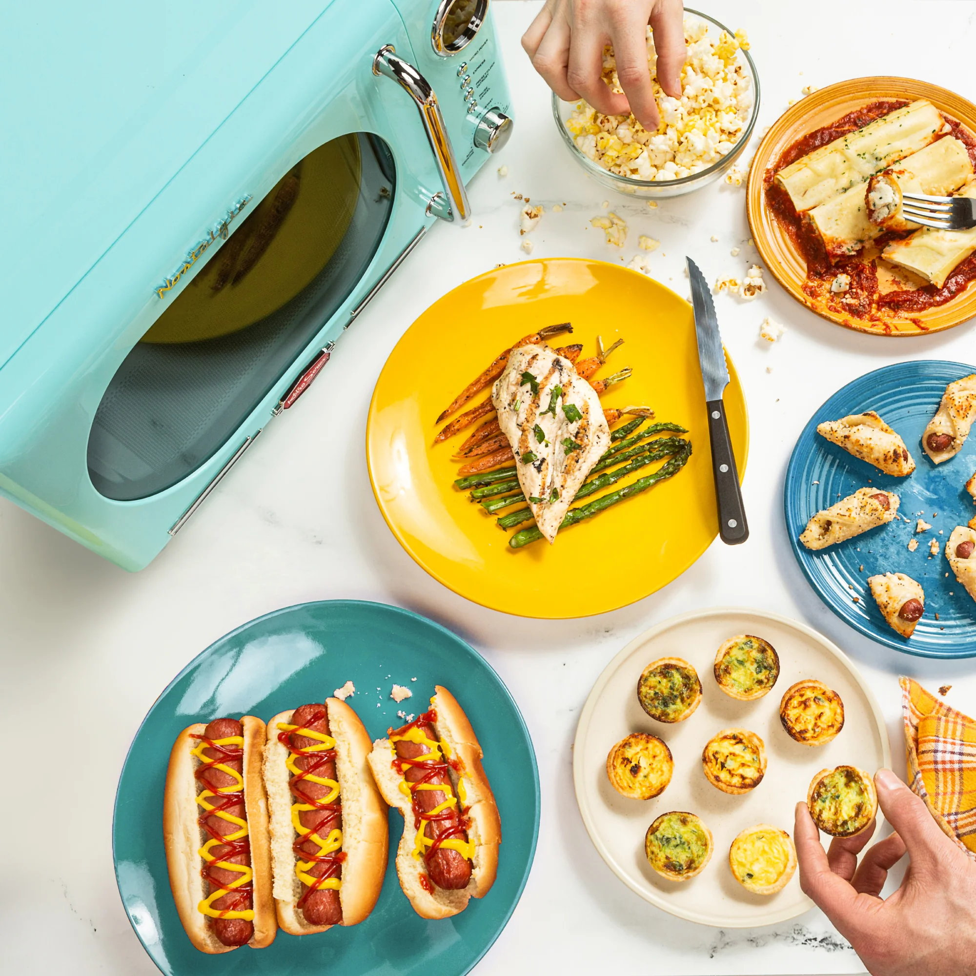 Retro 0.7 Cubic Foot 700-Watt Countertop Microwave Oven - Aqua - Inhomebuy