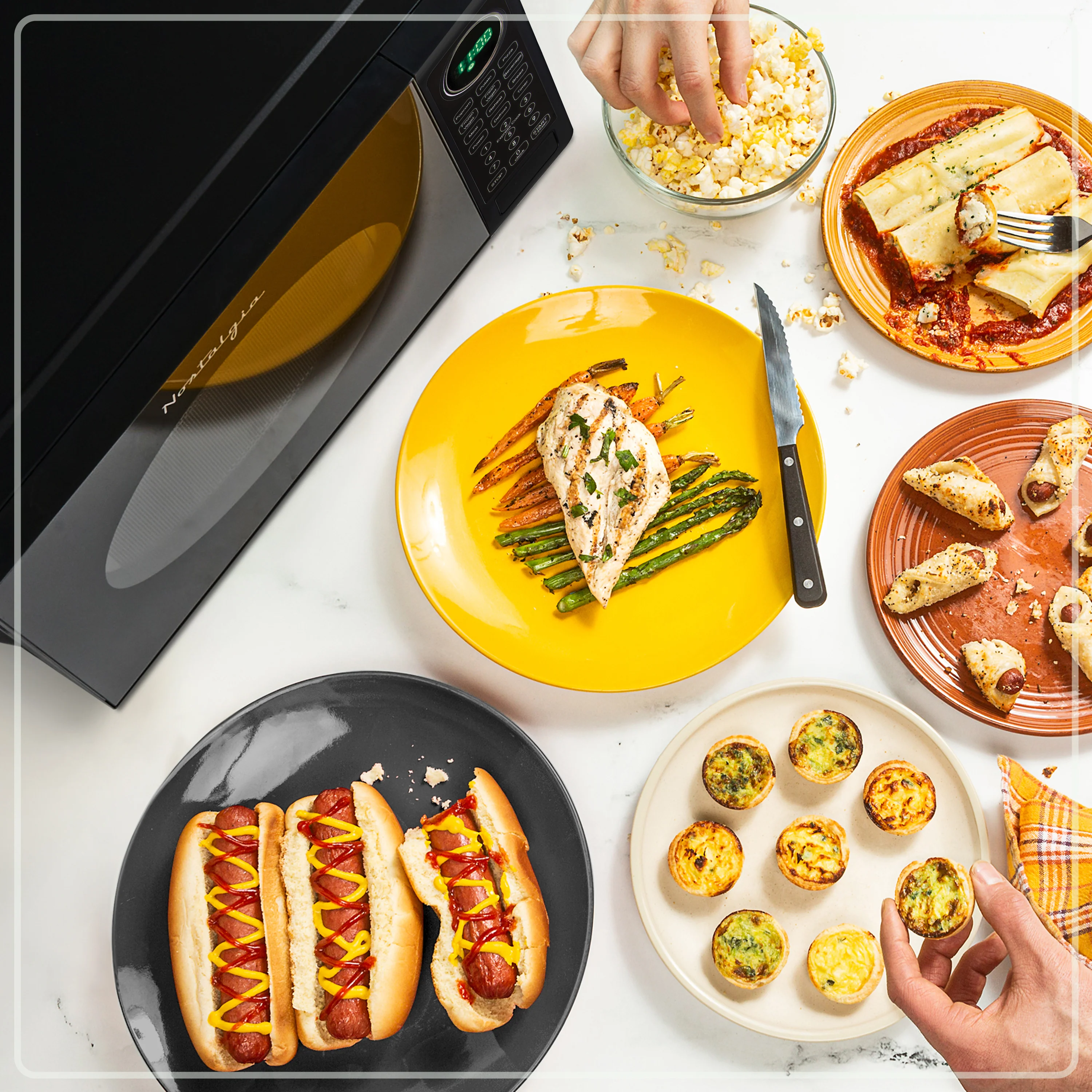 Retro 0.7 Cu Ft Retro Microwave, Black + Accessory Bundle - Inhomebuy