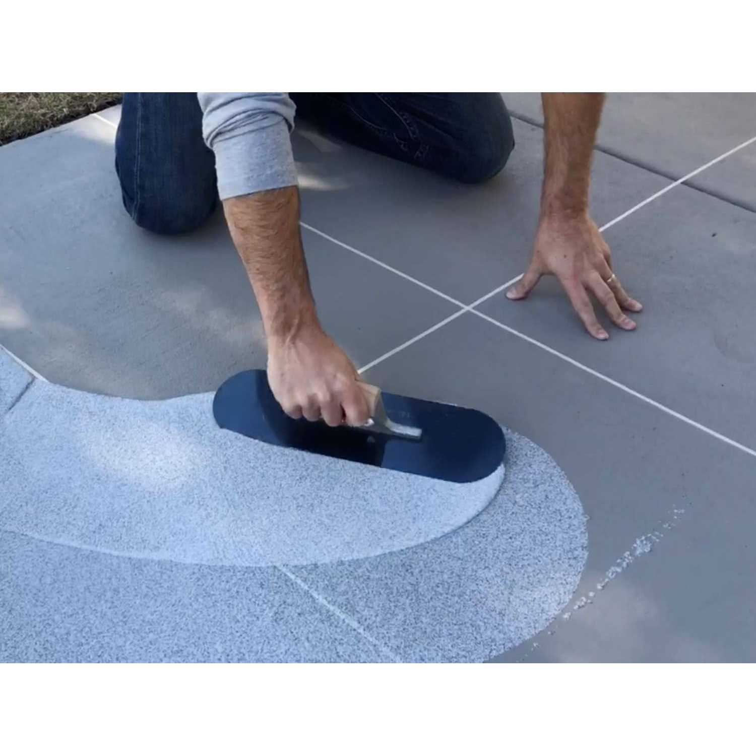 Daich RollerRock 1 gal. Self-Priming Exterior Concrete Coating - Inhomebuy