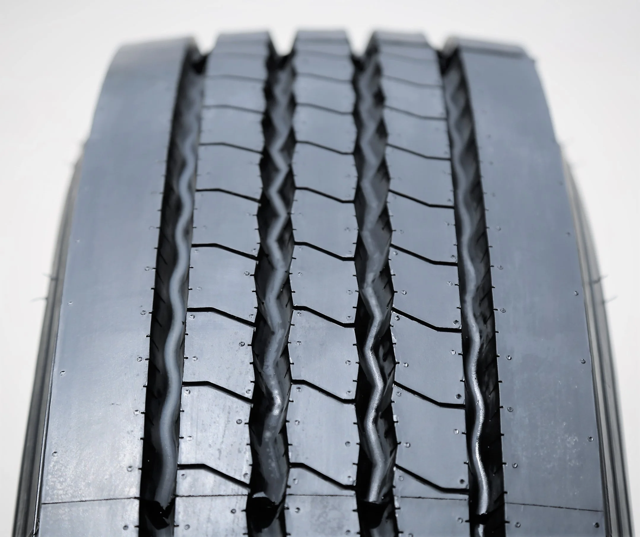 Green Max GAR202 225/70R19.5 Load G 14 Ply All Position Commercial Tire - Inhomebuy