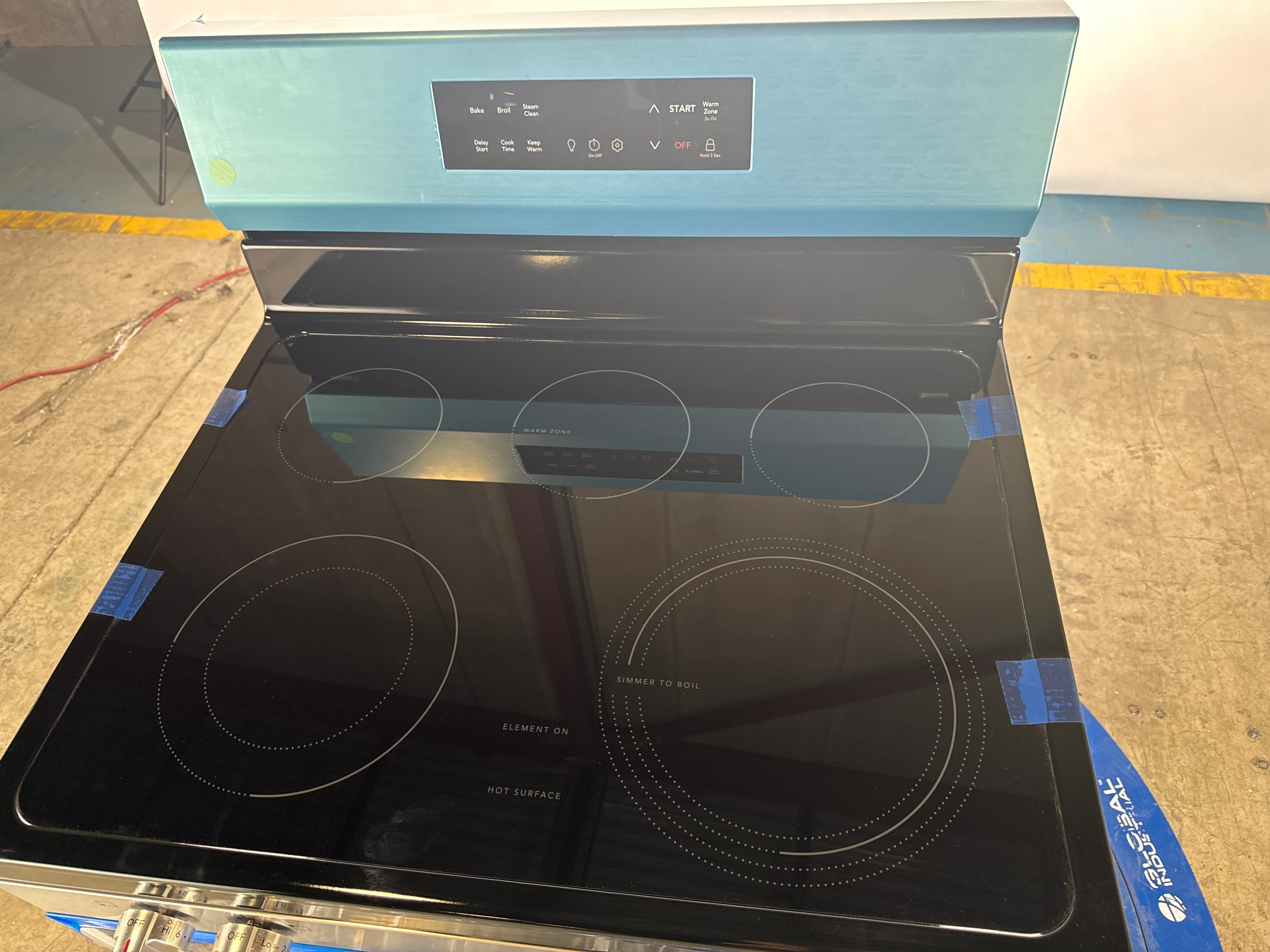 FRIGIDAIRE 30 IN 5.3 CU FT. ELECTRIC FREESTANDING RANGE WITH EVENTEMP COOKTOP - FCRE306CAS - Inhomebuy