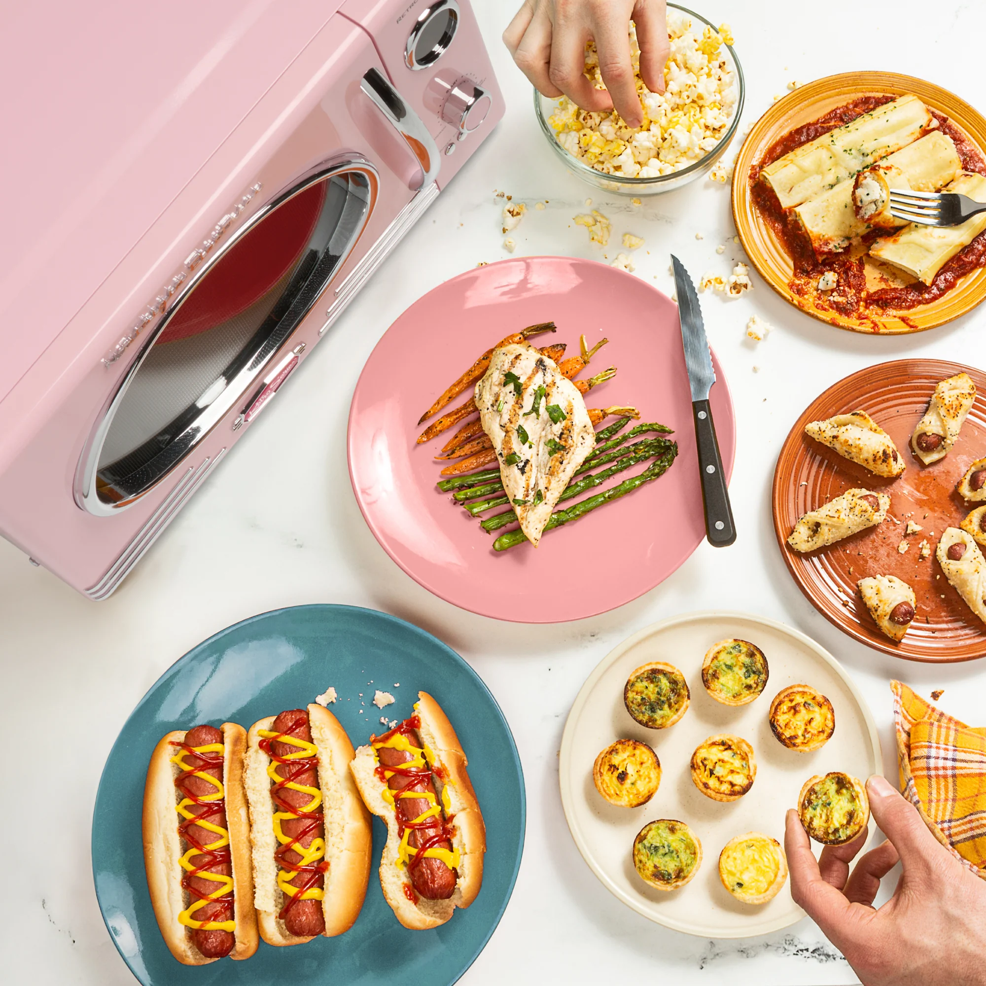 Retro 0.9 Cubic Foot 800-Watt Countertop Microwave Oven - Pink - Inhomebuy