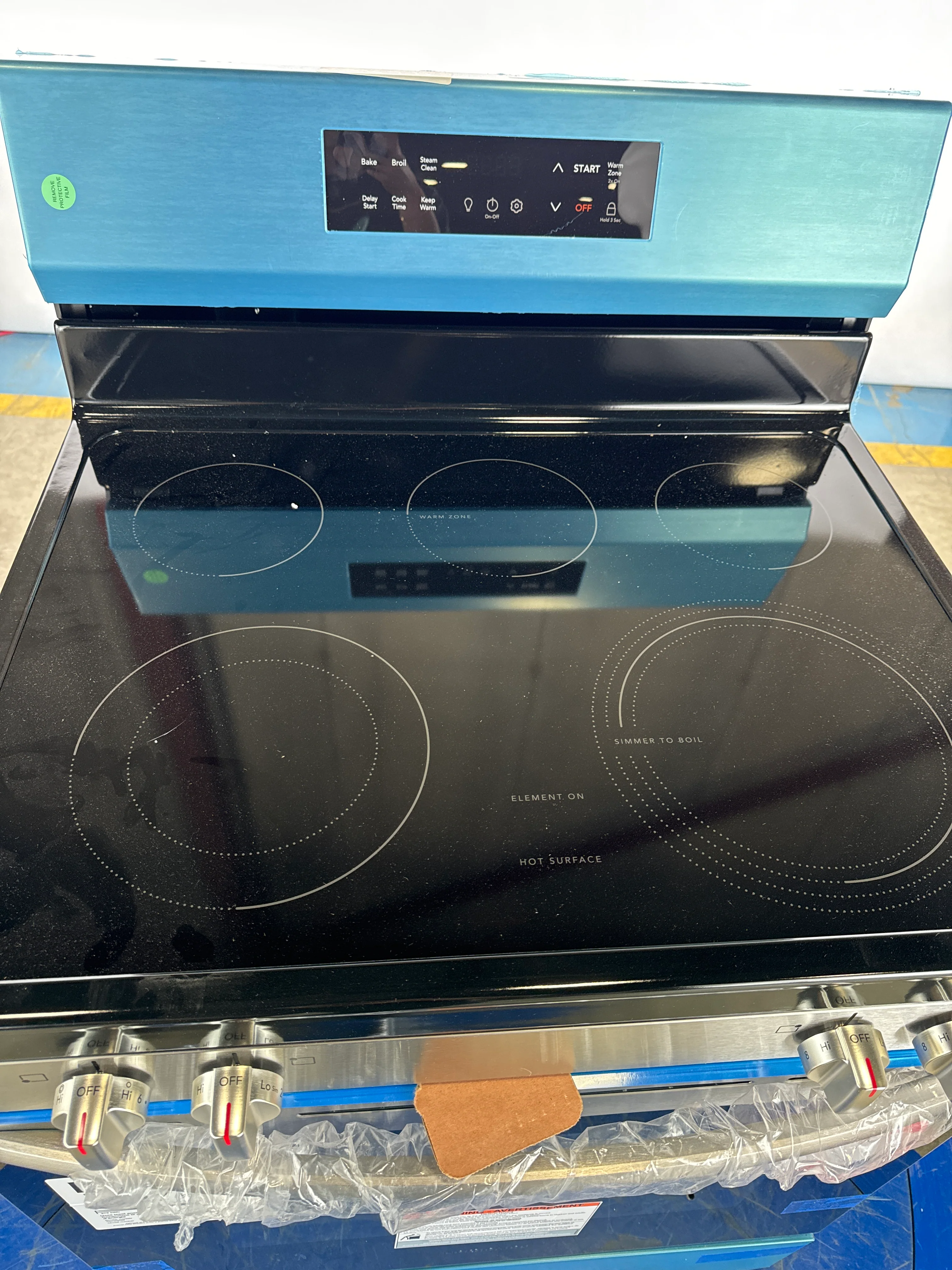 FRIGIDAIRE 30 IN 5.3 CU FT. ELECTRIC FREESTANDING RANGE WITH EVENTEMP COOKTOP - FCRE306CAS - Inhomebuy