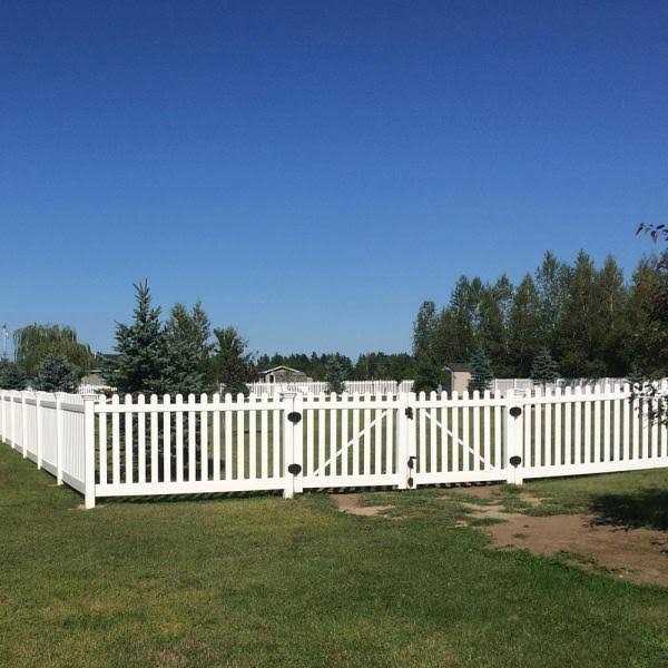 Weatherables Plymouth 5 ft. H x 8 ft. W White Vinyl Picket Fence Panel Kit - Inhomebuy