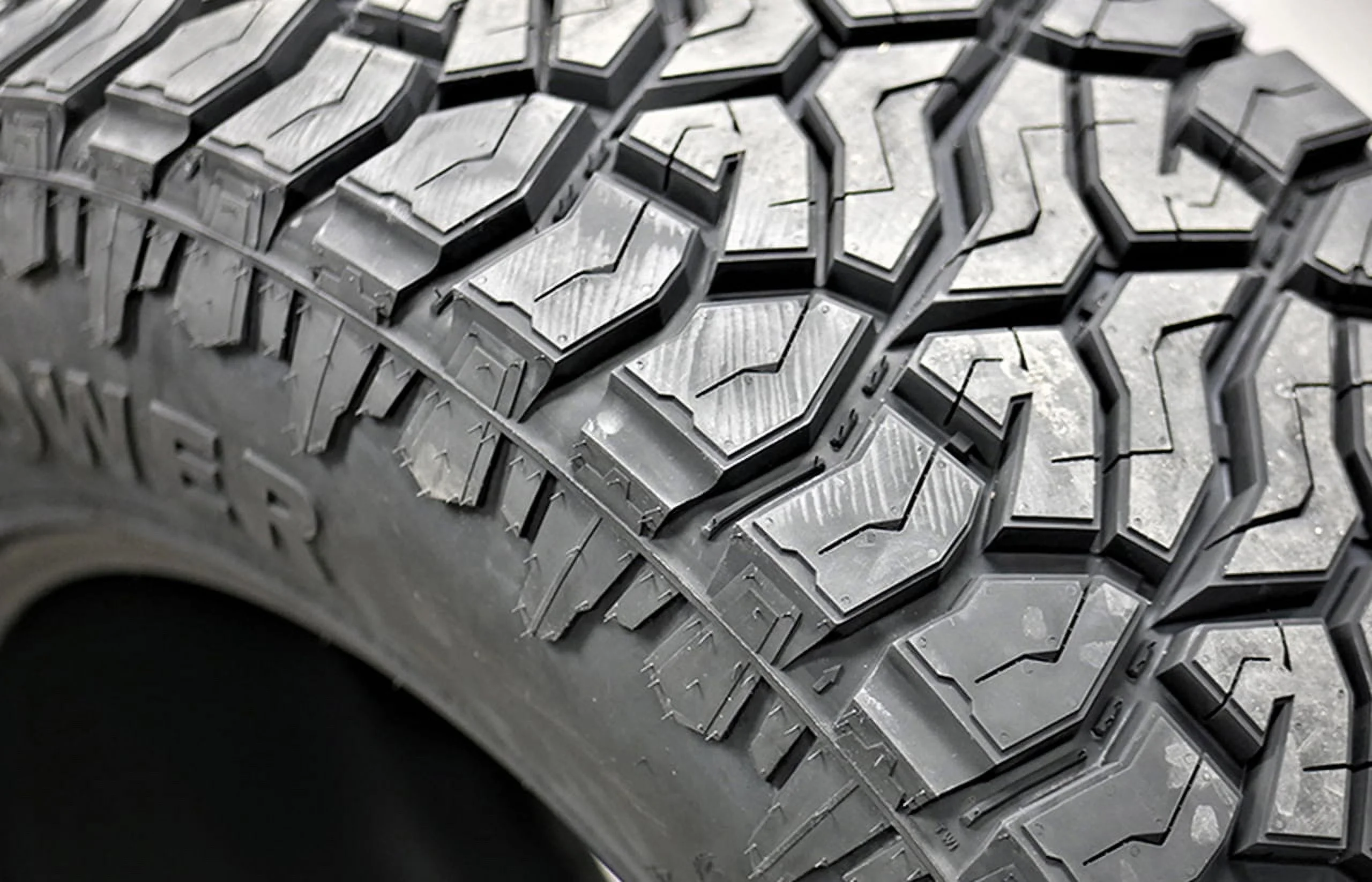 Venom Power Terra Hunter R/T Plus Rugged Terrain 285/55R20 116T XL Light Truck Tire - Inhomebuy