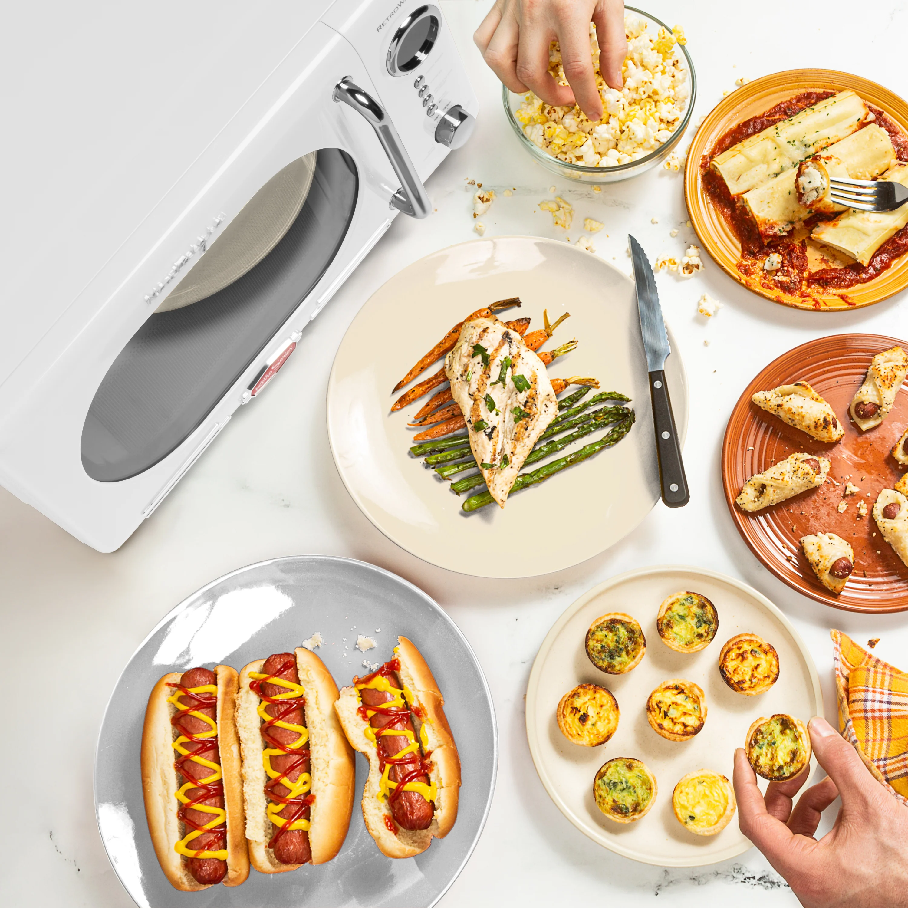 Retro 0.7 Cubic Foot 700-Watt Countertop Microwave Oven - White - Inhomebuy