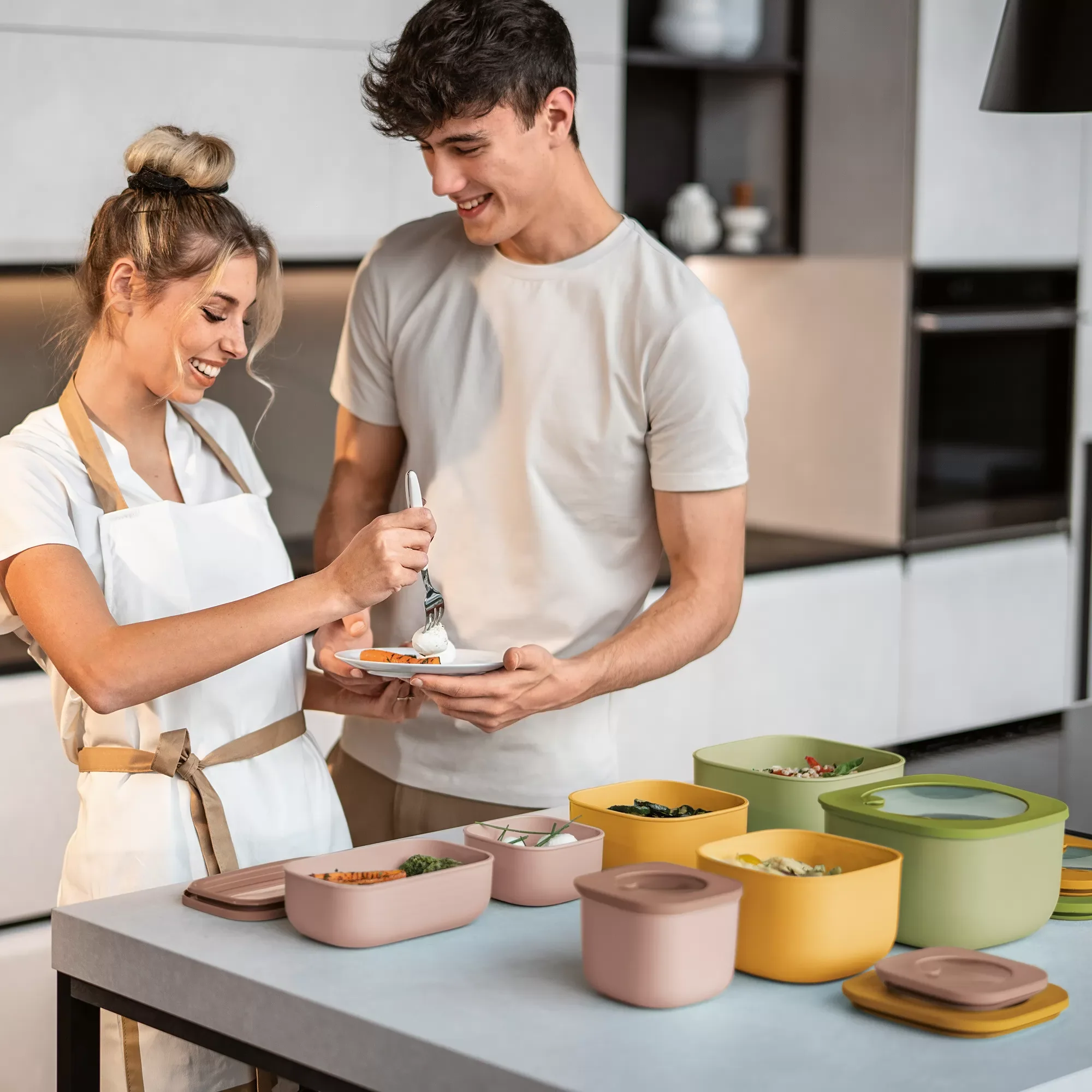 L STORE&MORE - Shallow airtight fridge/freezer/microwave containers 1900cc Peach blossom pink - Inhomebuy