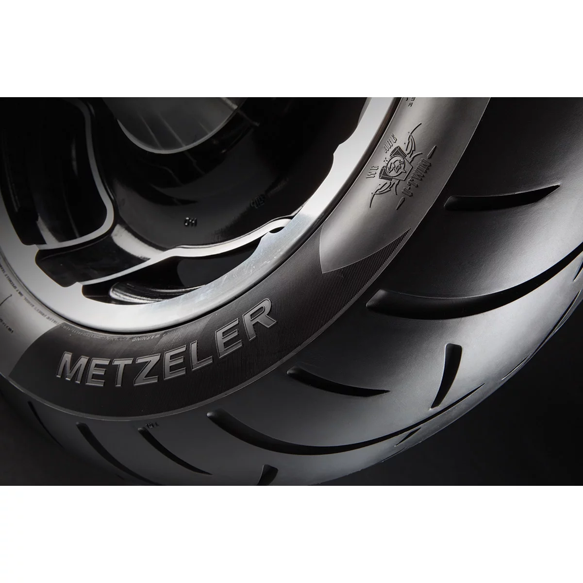 Metzeler ME888 Marathon Ultra Rear Tire MT90B16 (2318800) - Inhomebuy