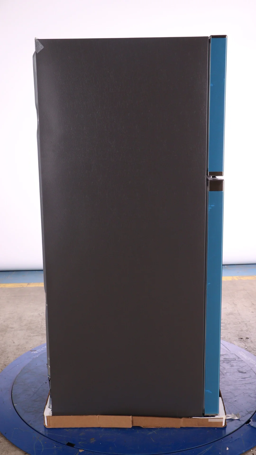 Frigidaire 30 in 20 cu ft. Top-Mount Refrigerator with Auto-Close Doors - FFTR2045VS - Inhomebuy