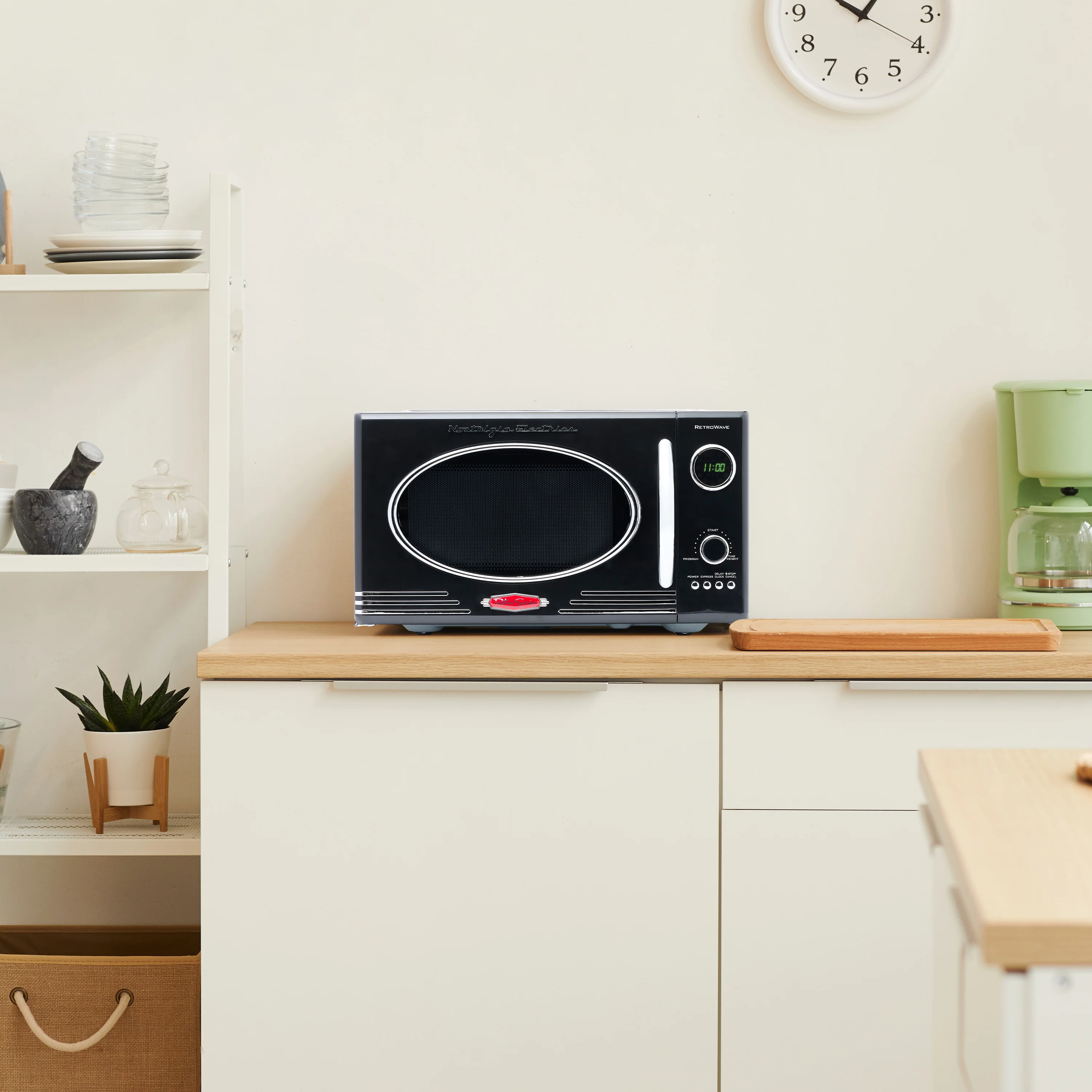 Retro 0.9 Cubic Foot 800-Watt Countertop Microwave Oven - Black - Inhomebuy