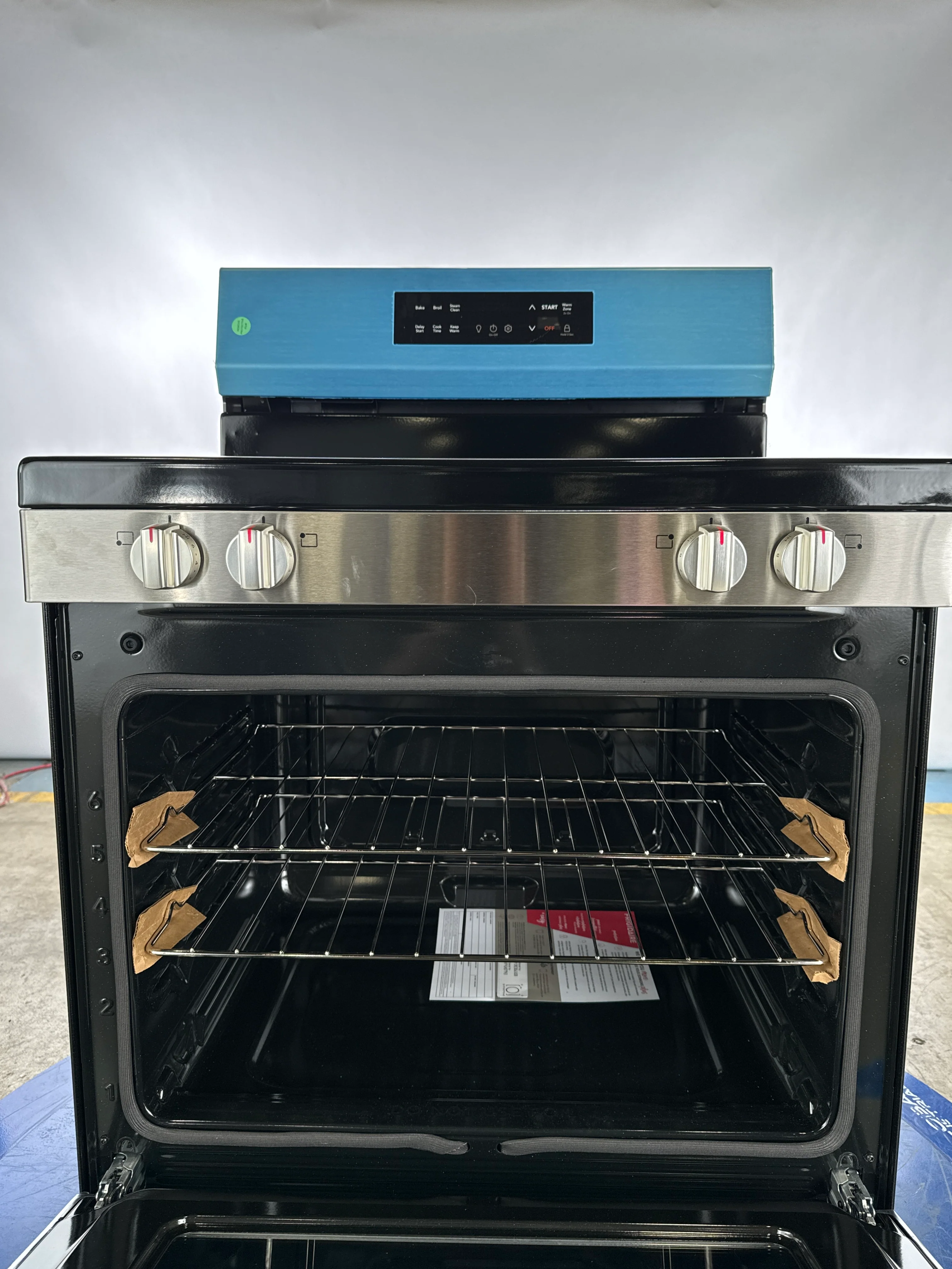 FRIGIDAIRE 30 IN 5.3 CU FT. ELECTRIC FREESTANDING RANGE WITH EVENTEMP COOKTOP - FCRE306CAS - Inhomebuy