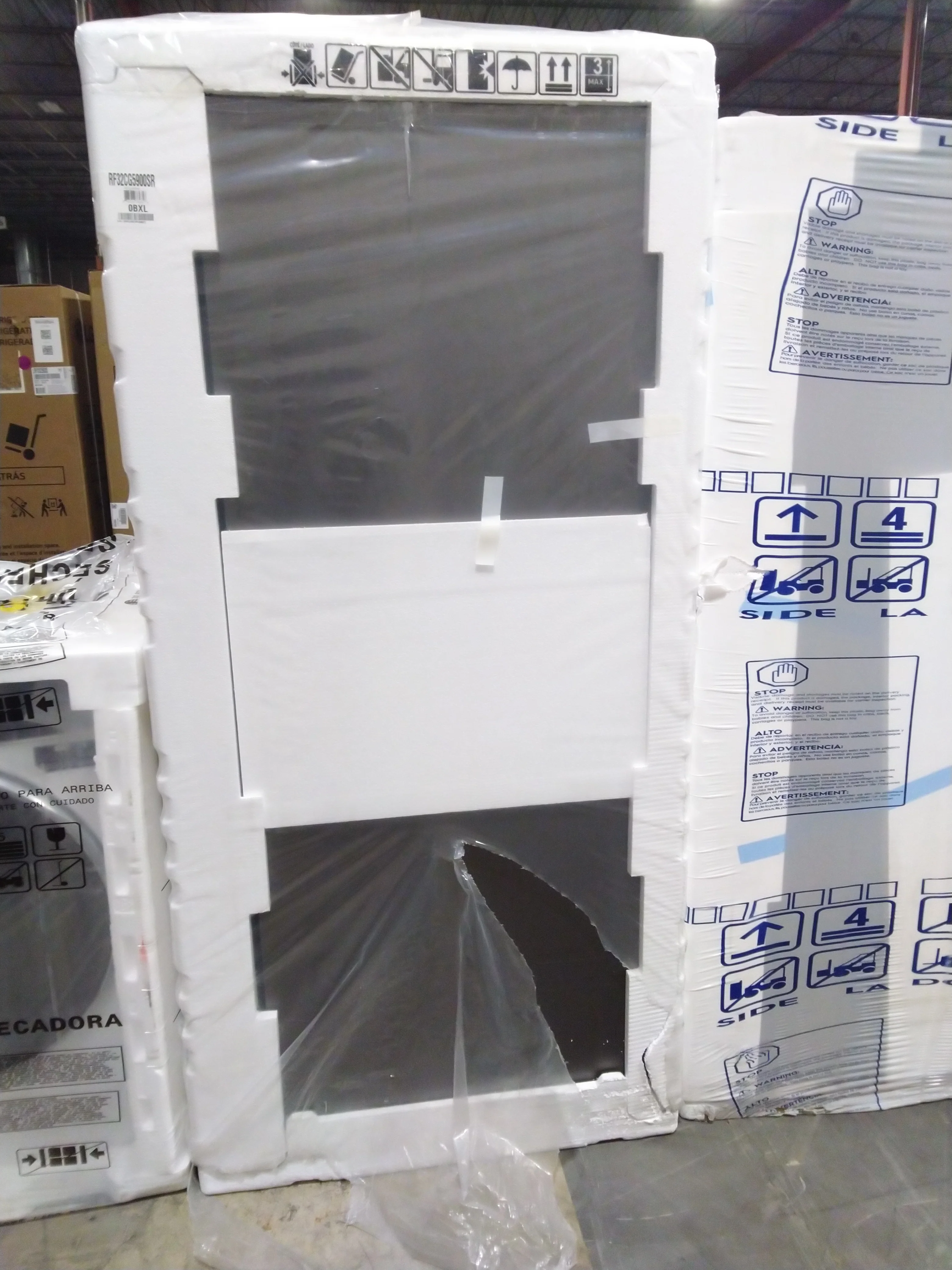 SAMSUNG 36 IN. 30 CU. FT. STAINLESS STEEL 3 DOOR FRENCH DOOR REFRIGERATOR WITH FAMILY HUB - RF32CG59 - Inhomebuy