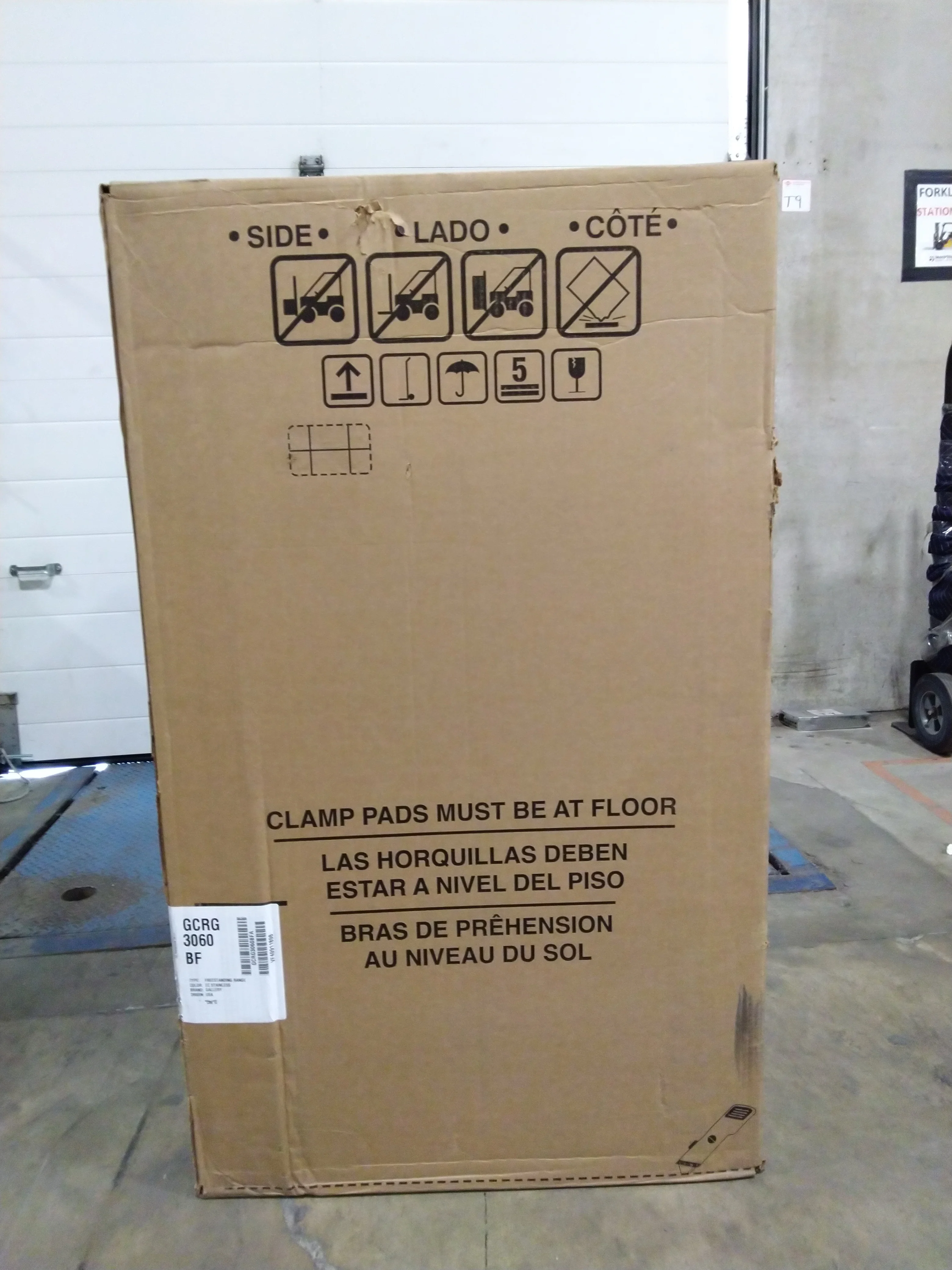 FRIGIDAIRE GALLERY 30 IN 5.3 CU FT. STAINLESS STEEL ELECTRIC 5-BURNER RANGE WITH TOTAL CONVECTION - - Inhomebuy