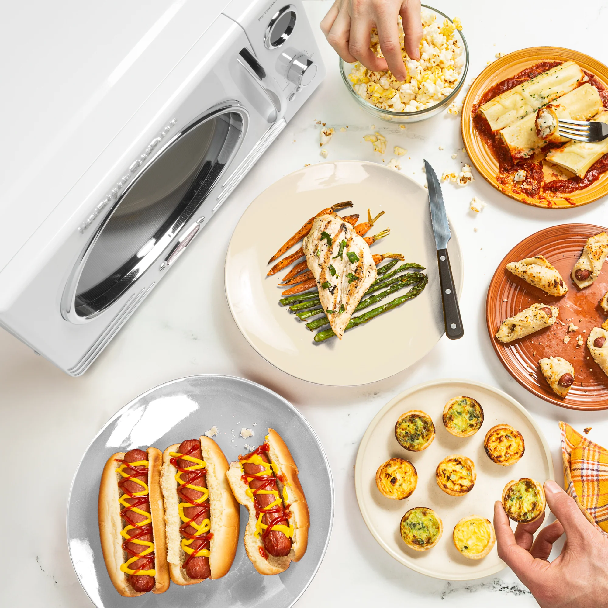 Retro 0.9 Cubic Foot 800-Watt Countertop Microwave Oven - White - Inhomebuy