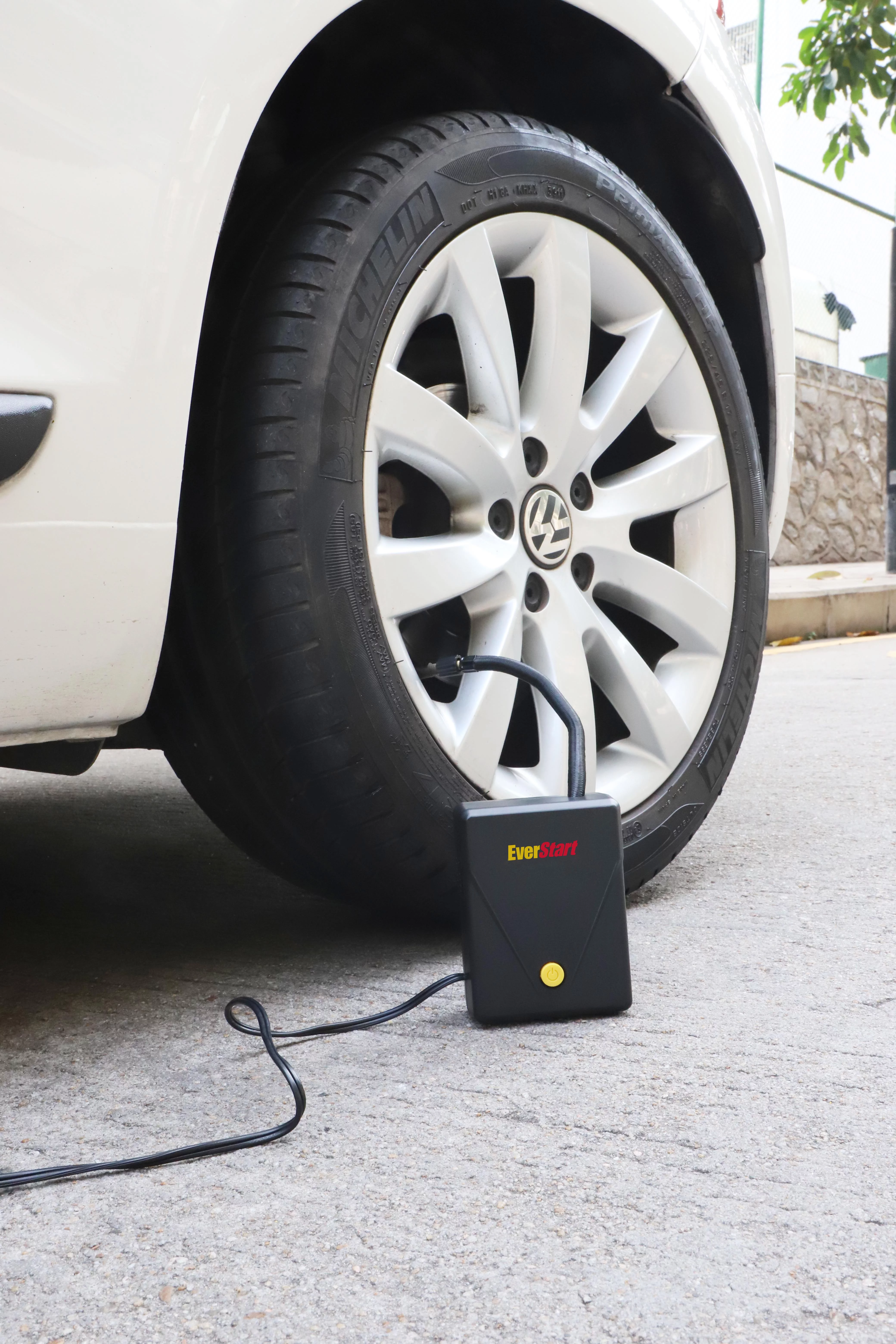 Everstart Emergency Deluxe Kit, All Car Makes, Models. Assembled Product Height 9in x 12in x 5in. - Inhomebuy