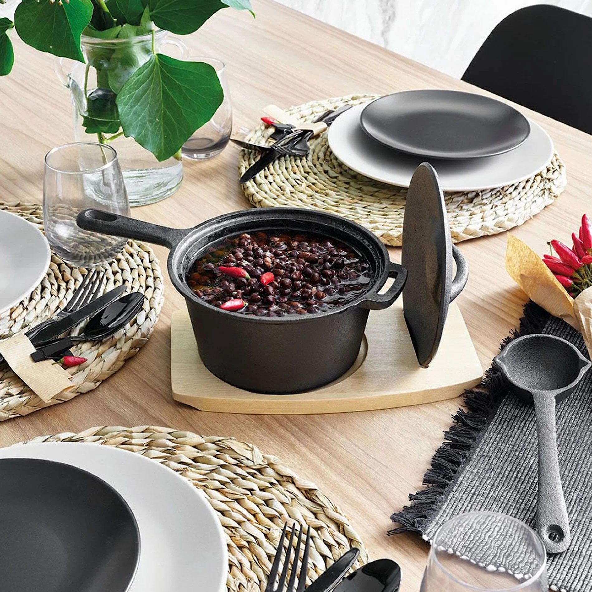 Fusion Taste Cast Iron Casserole 18cm + Wood Base - Inhomebuy