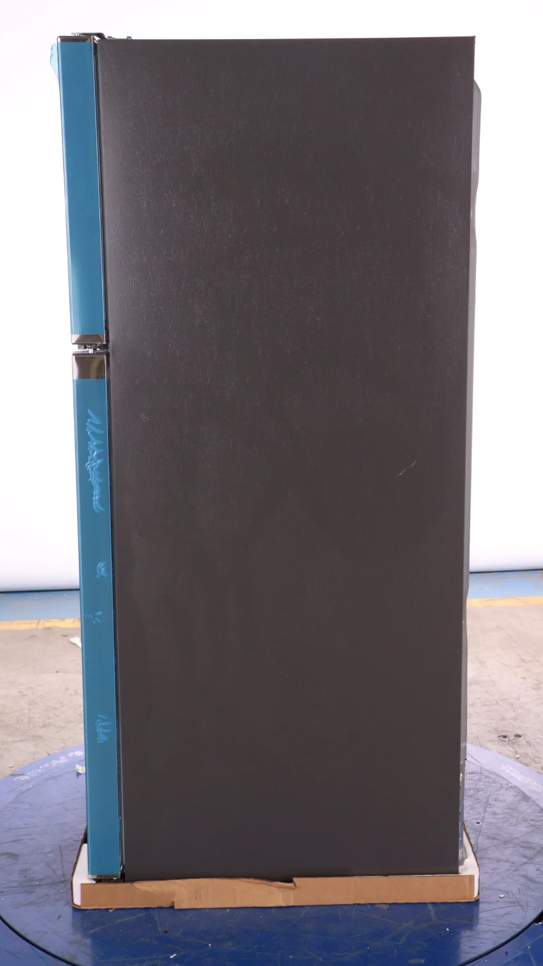 Frigidaire 30 in 20 cu ft. Top-Mount Refrigerator with Auto-Close Doors - FFTR2045VS - Inhomebuy