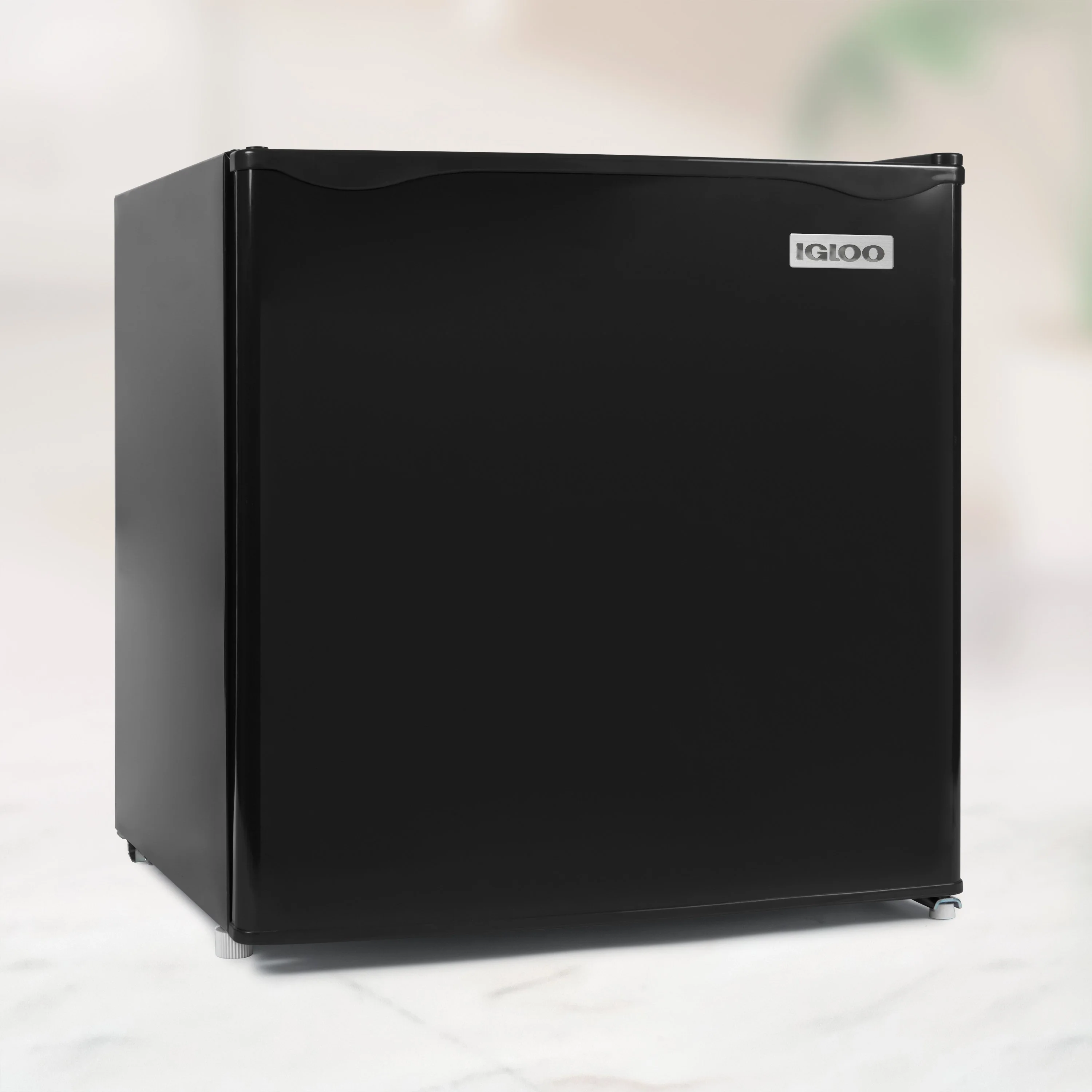 Igloo® 1.6-Cubic Foot Dorm Room Refrigerator / Freezer, Black - Inhomebuy