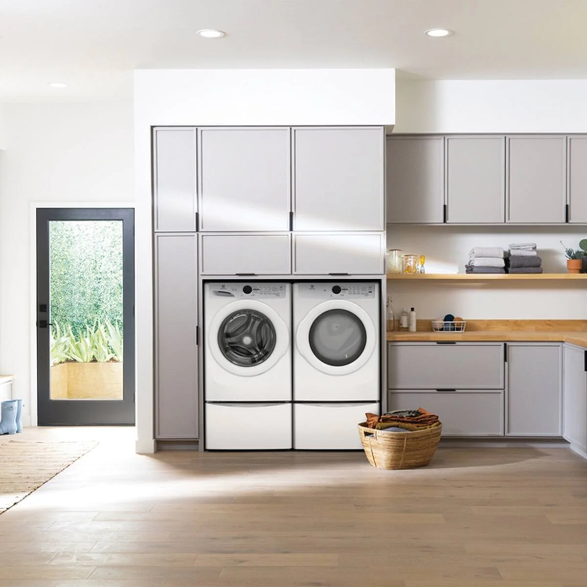 ELECTROLUX 3 SERIES 27 IN. 8.0 CU FT. WHITE ELECTRIC FRONT LOAD DRYER WITH LUXCARE LINT SHIELD - ELFE733CAW - Inhomebuy