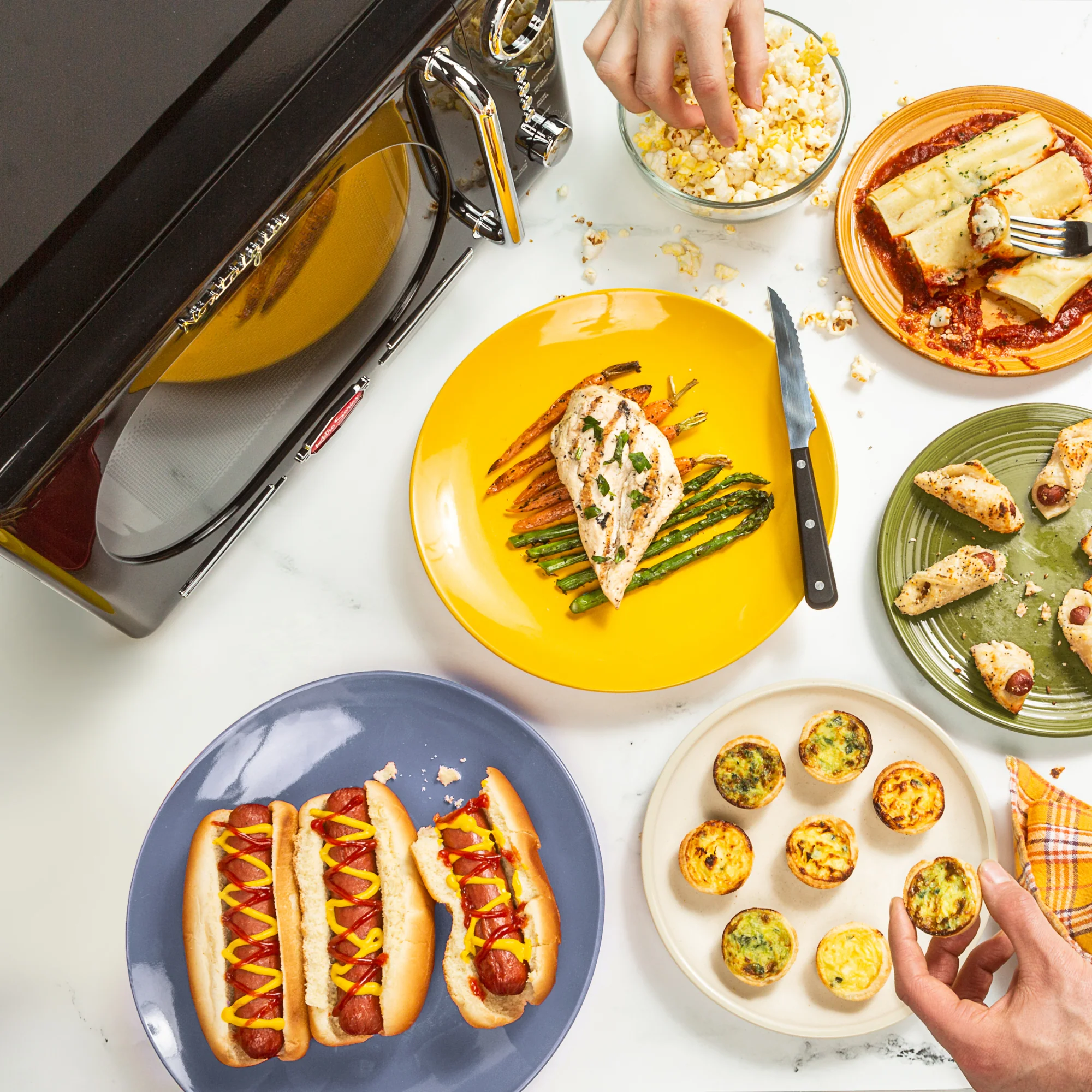 Retro 0.7 Cubic Foot 700-Watt Countertop Microwave Oven - Black - Inhomebuy