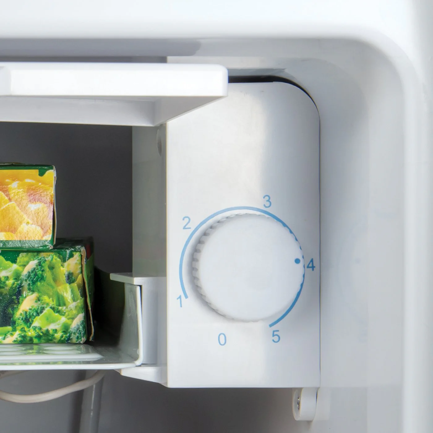 Igloo® 1.6-Cubic Foot Dorm Room Refrigerator / Freezer, Black - Inhomebuy