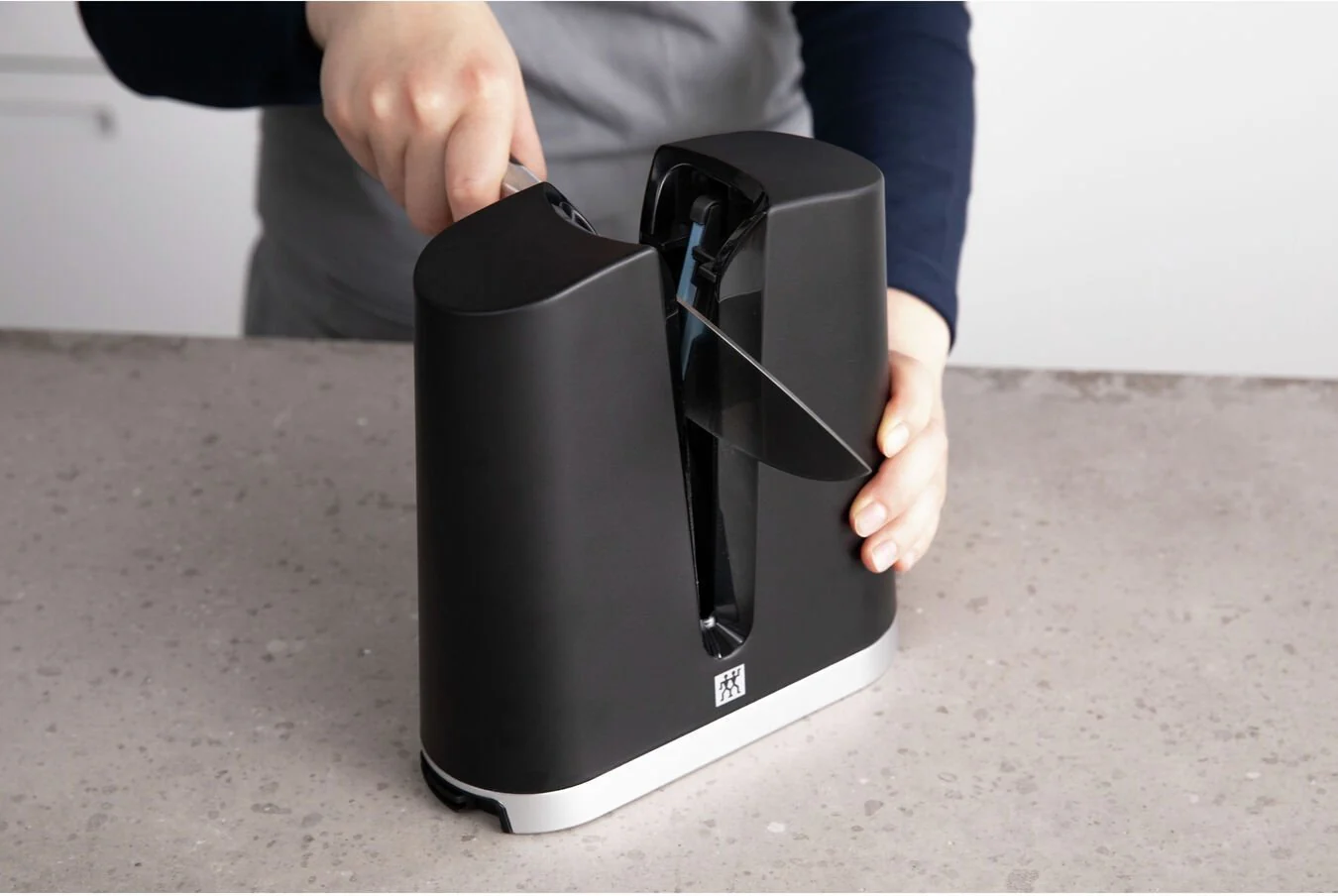 Zwilling V-EDGE knife sharpener: 8cm, black ABS | 32605-000 - Inhomebuy