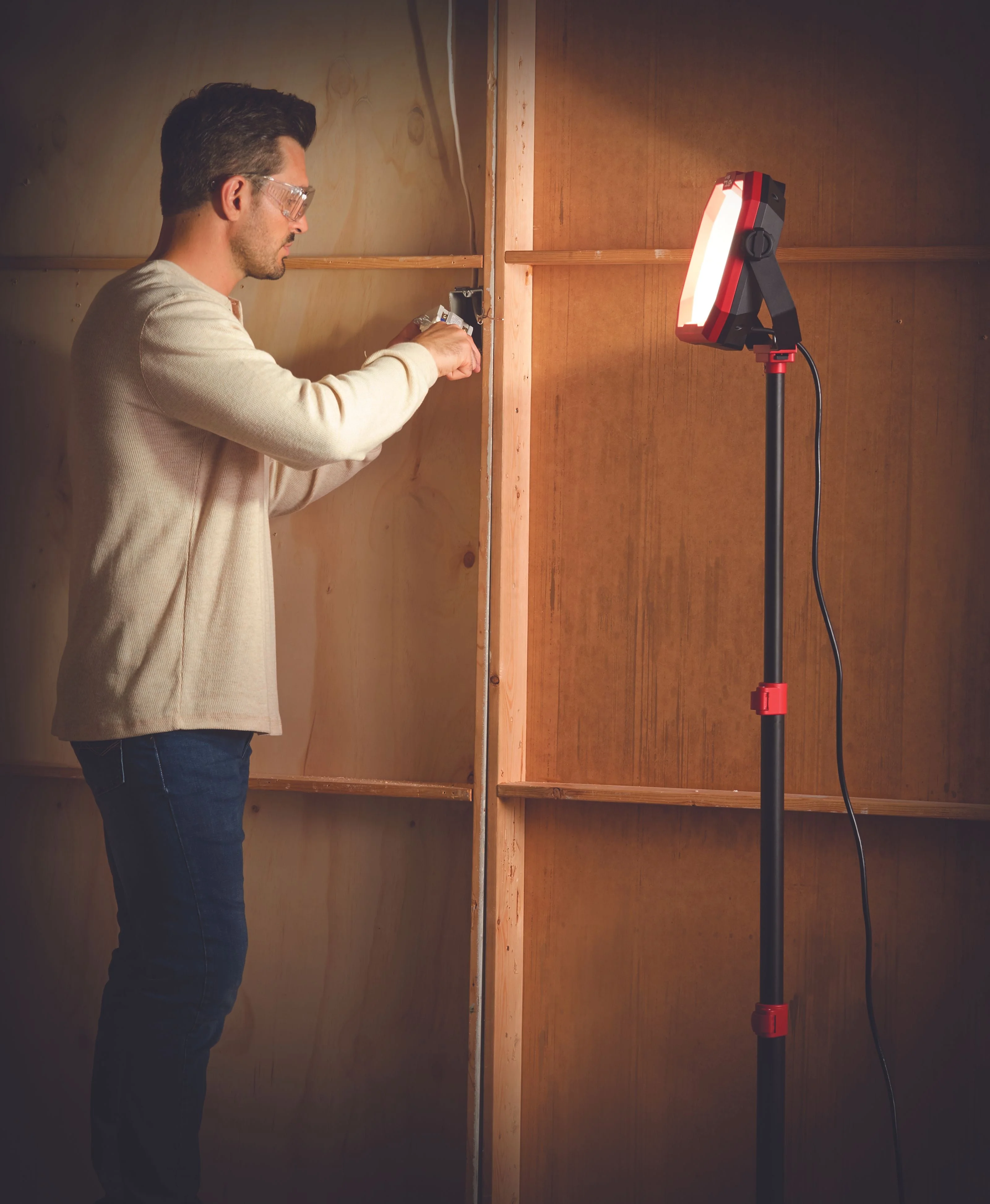 Hyper Tough 2500 Lumen Corded LED Work Light, Powder Coating Finish - Inhomebuy