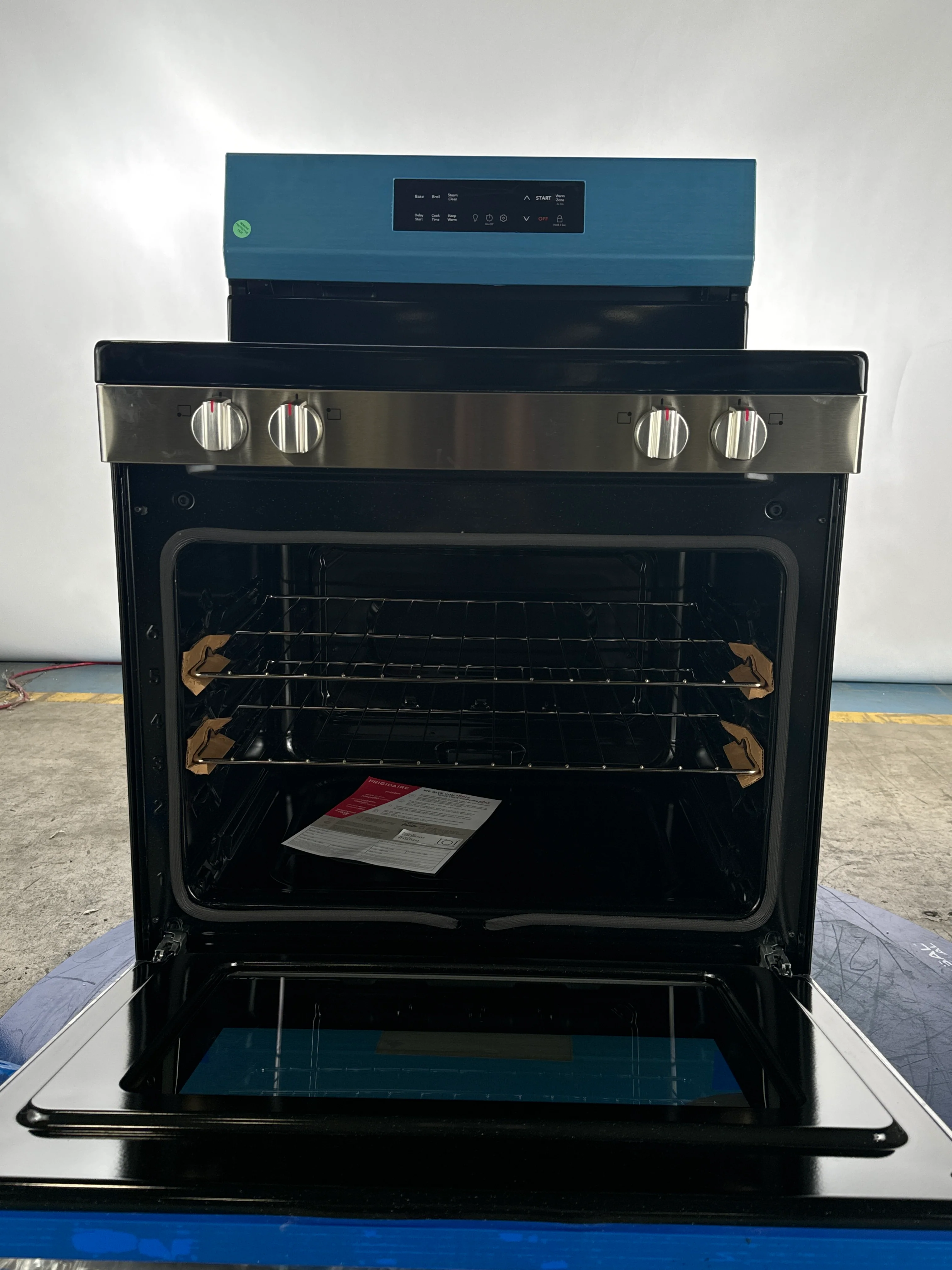 FRIGIDAIRE 30 IN 5.3 CU FT. ELECTRIC FREESTANDING RANGE WITH EVENTEMP COOKTOP - FCRE306CAS - Inhomebuy