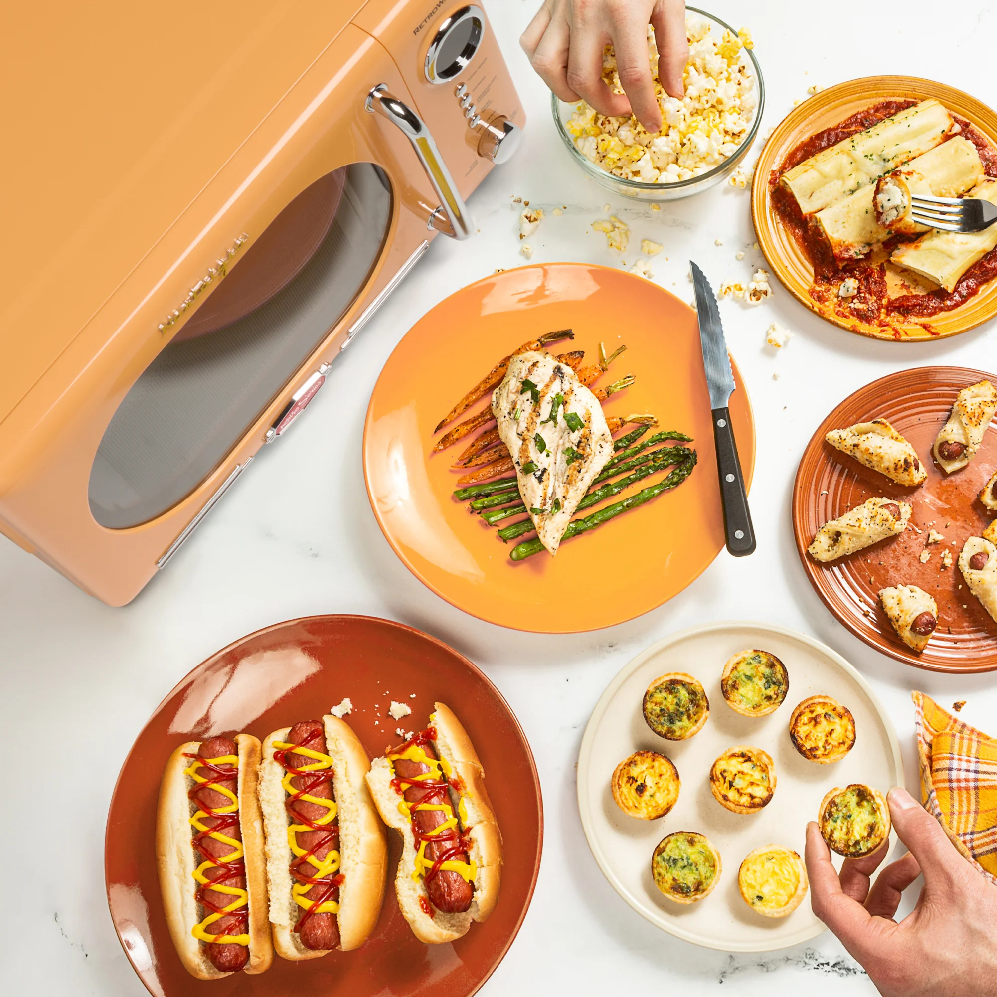 Retro 0.7 Cubic Foot 700-Watt Countertop Microwave Oven - Orange - Inhomebuy