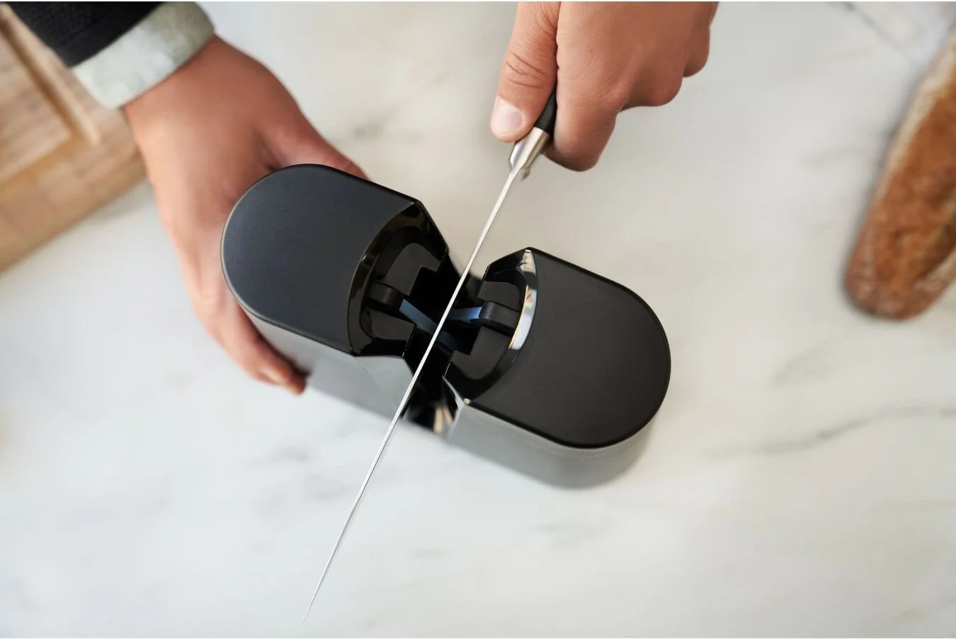 Zwilling V-EDGE knife sharpener: 8cm, black ABS | 32605-000 - Inhomebuy