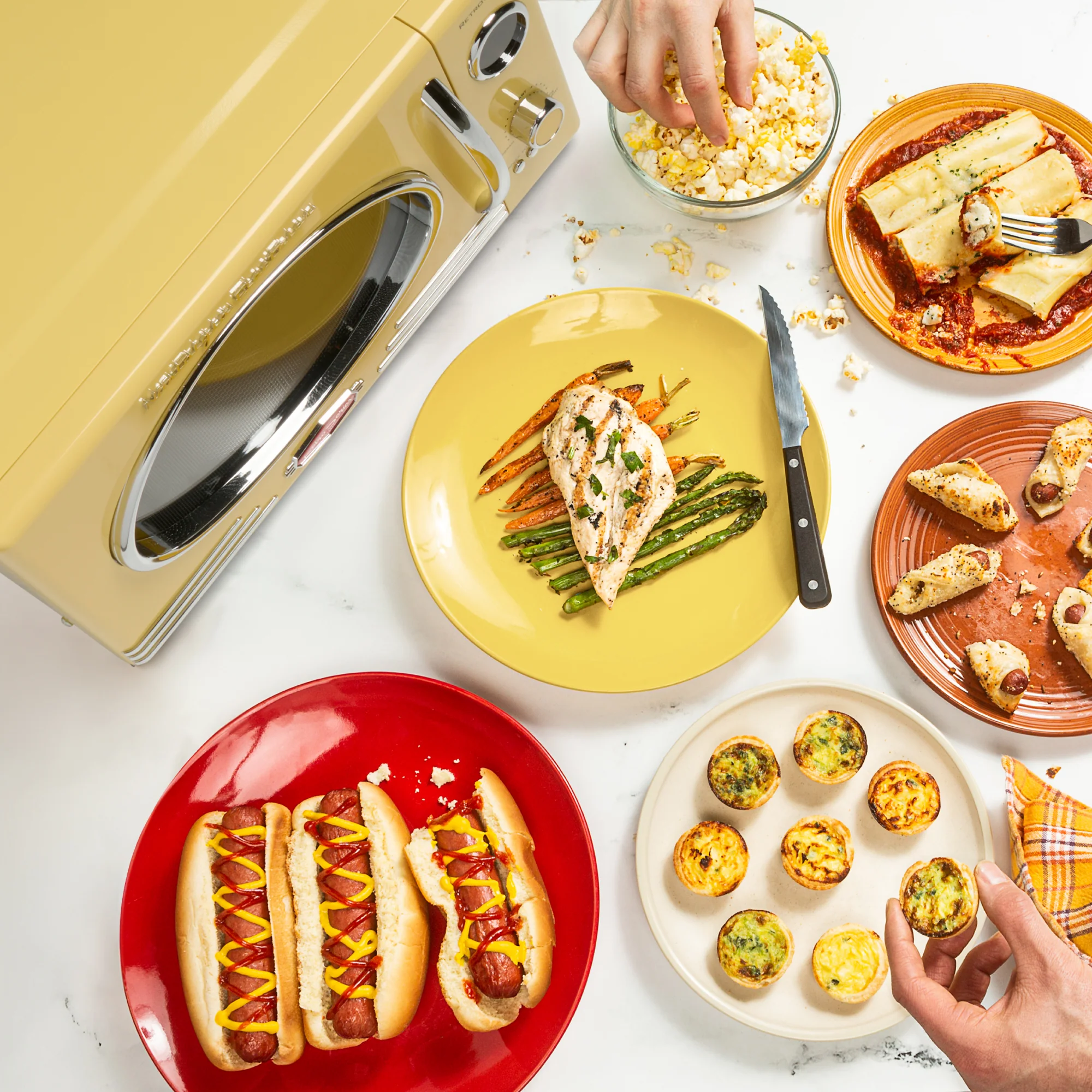 Retro 0.9 Cubic Foot 800-Watt Countertop Microwave Oven - Yellow - Inhomebuy