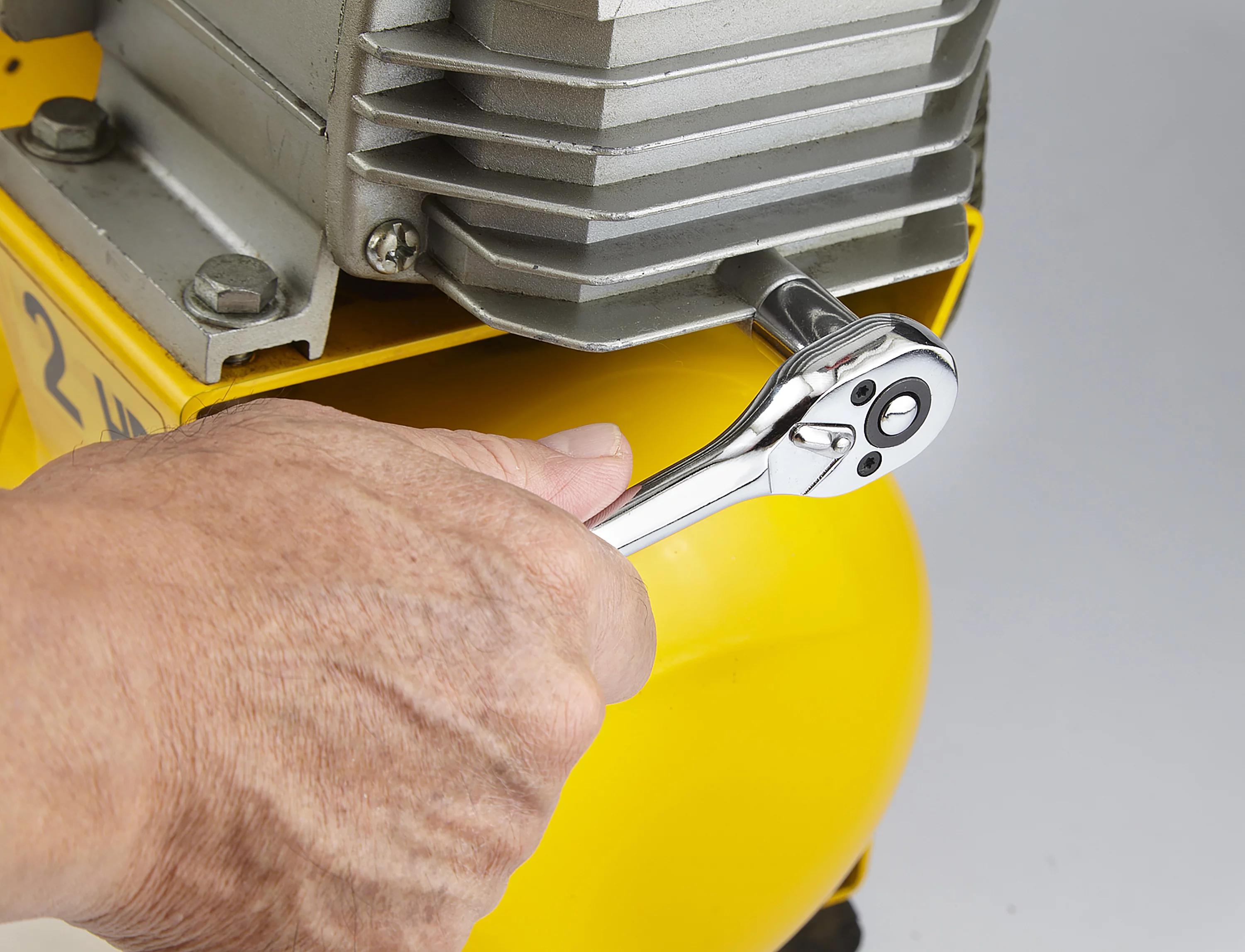 Hyper Tough 137 PC Tool Set including Metric & SAE Sizes of  Hex Keys, Wrenches, Ratchet Bit Driver, Ratchet Extension Bar, Sockets and more UJ5407TA - Inhomebuy