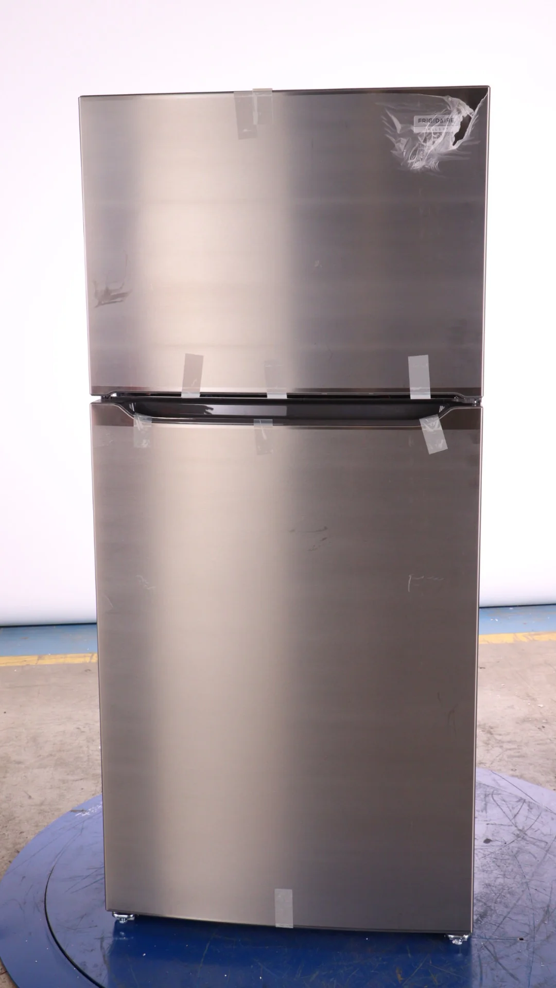 FRIGIDAIRE GALLERY 30 IN. 20.0 CU. FT. STAINLESS STEEL TOP FREEZER REFRIGERATOR - FGHT2055VF - Inhomebuy