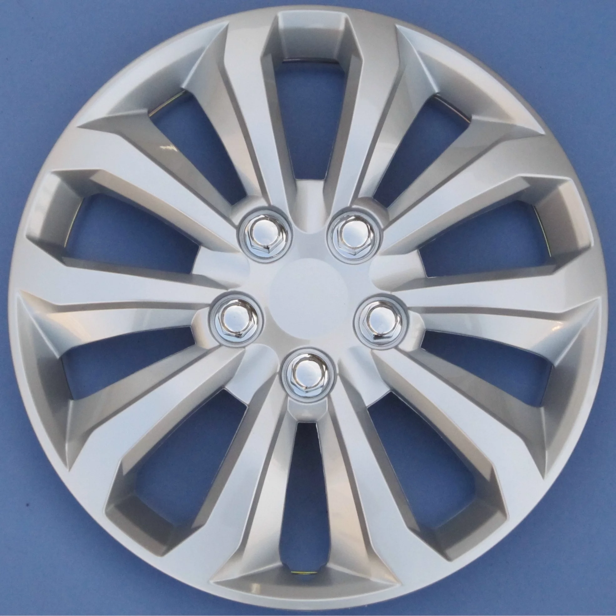 14-inch Wheel Cover in Silver Finish, Auto Drive Brand, Manufacturer Part Number KT1061-14S/L - Inhomebuy