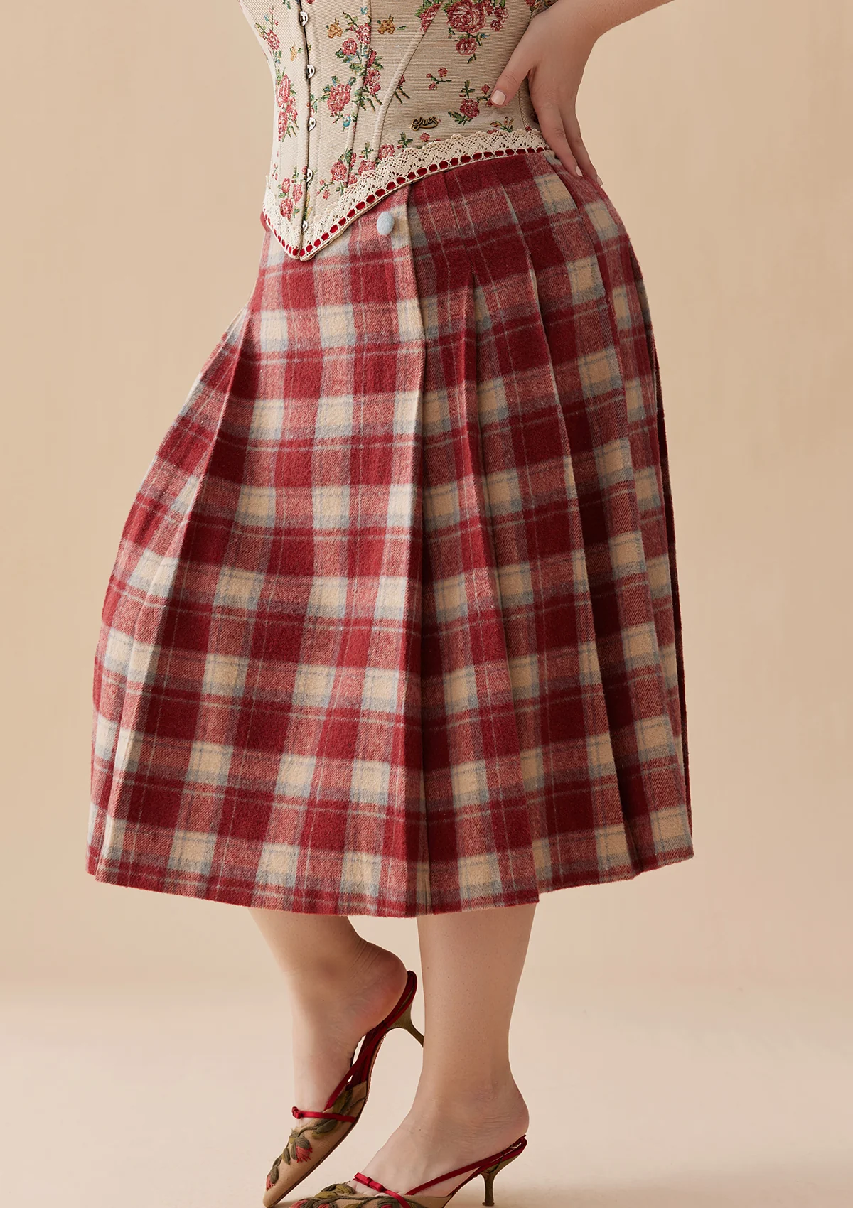 Curve & Plus Rosey Christmas Cottage Skirt - Inhomebuy