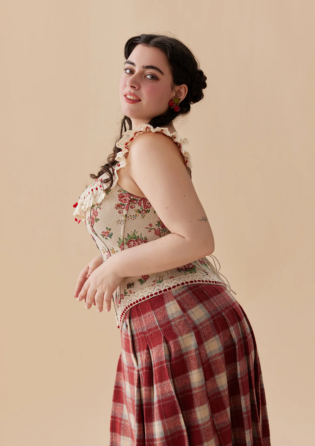 Curve & Plus Rosey Christmas Cottage Skirt - Inhomebuy