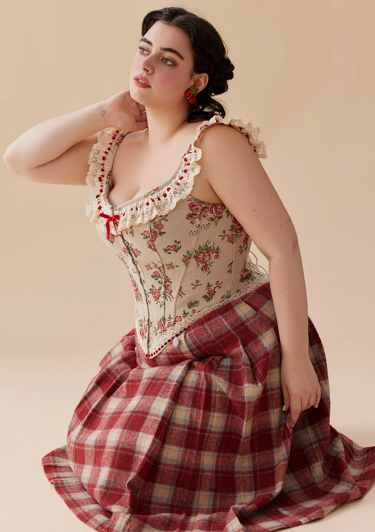 Curve & Plus Rosey Christmas Cottage Skirt - Inhomebuy