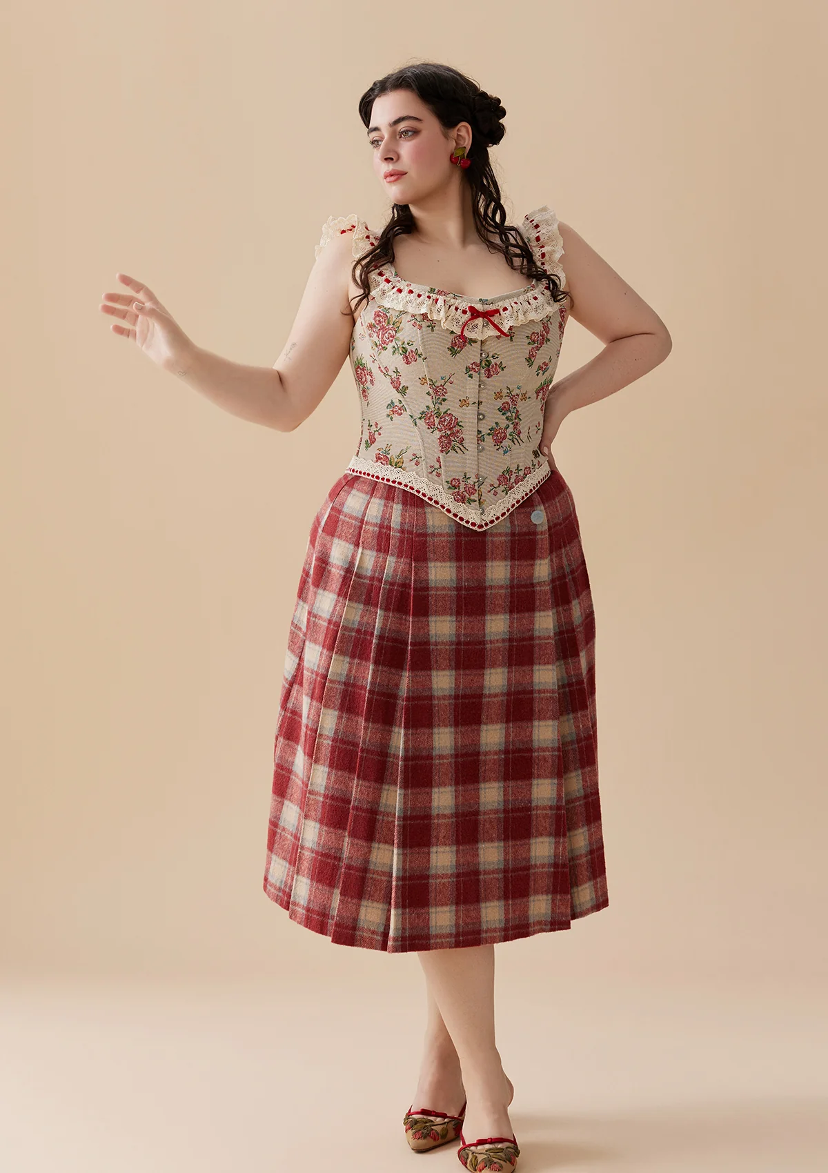 Curve & Plus Rosey Christmas Cottage Skirt - Inhomebuy
