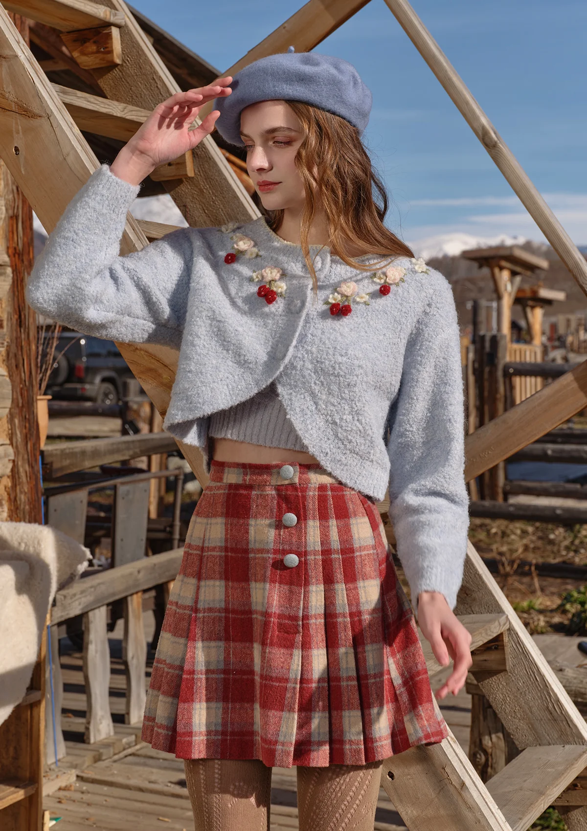 Rosey Christmas Cottage Skirt - Inhomebuy