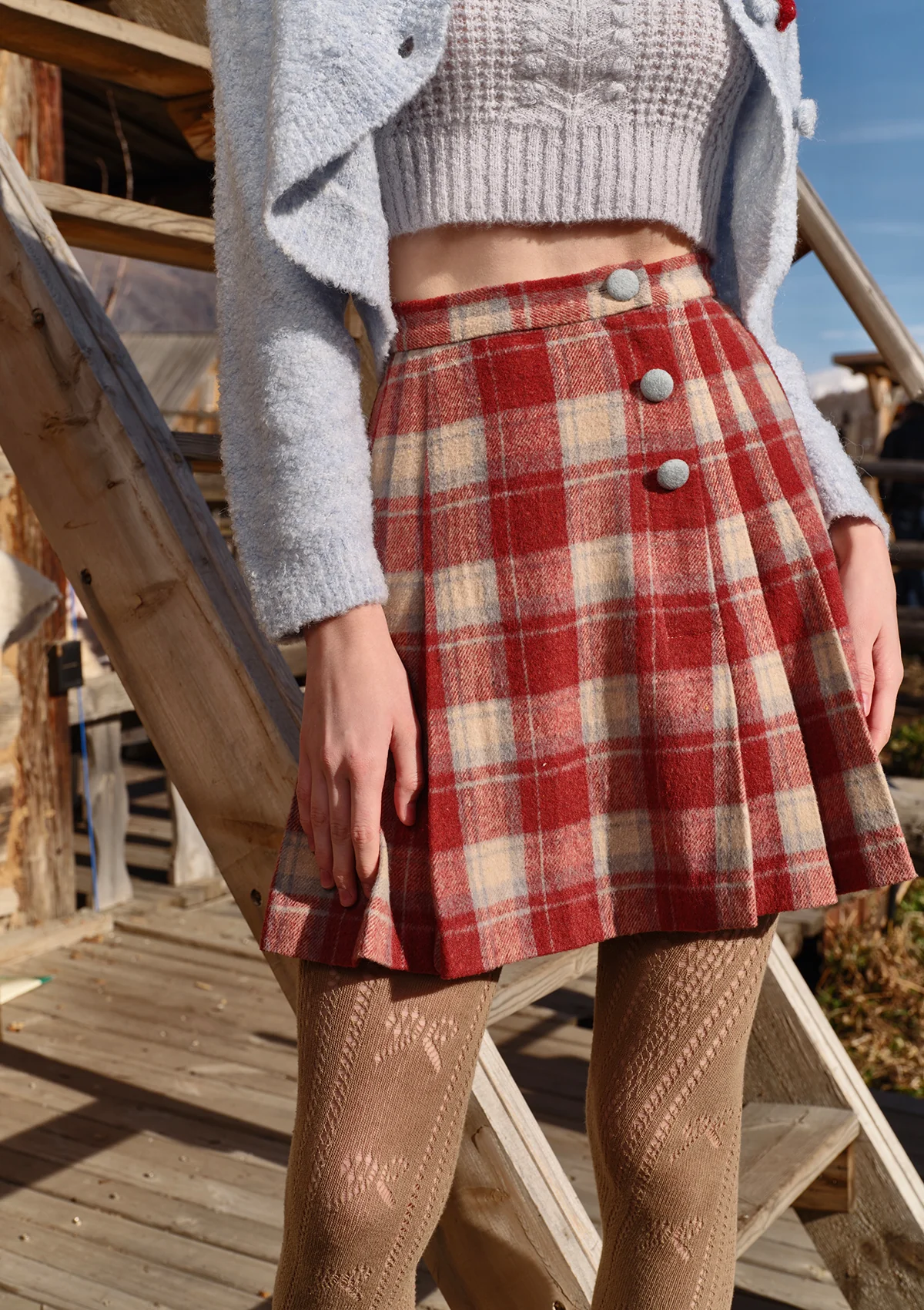 Rosey Christmas Cottage Skirt - Inhomebuy